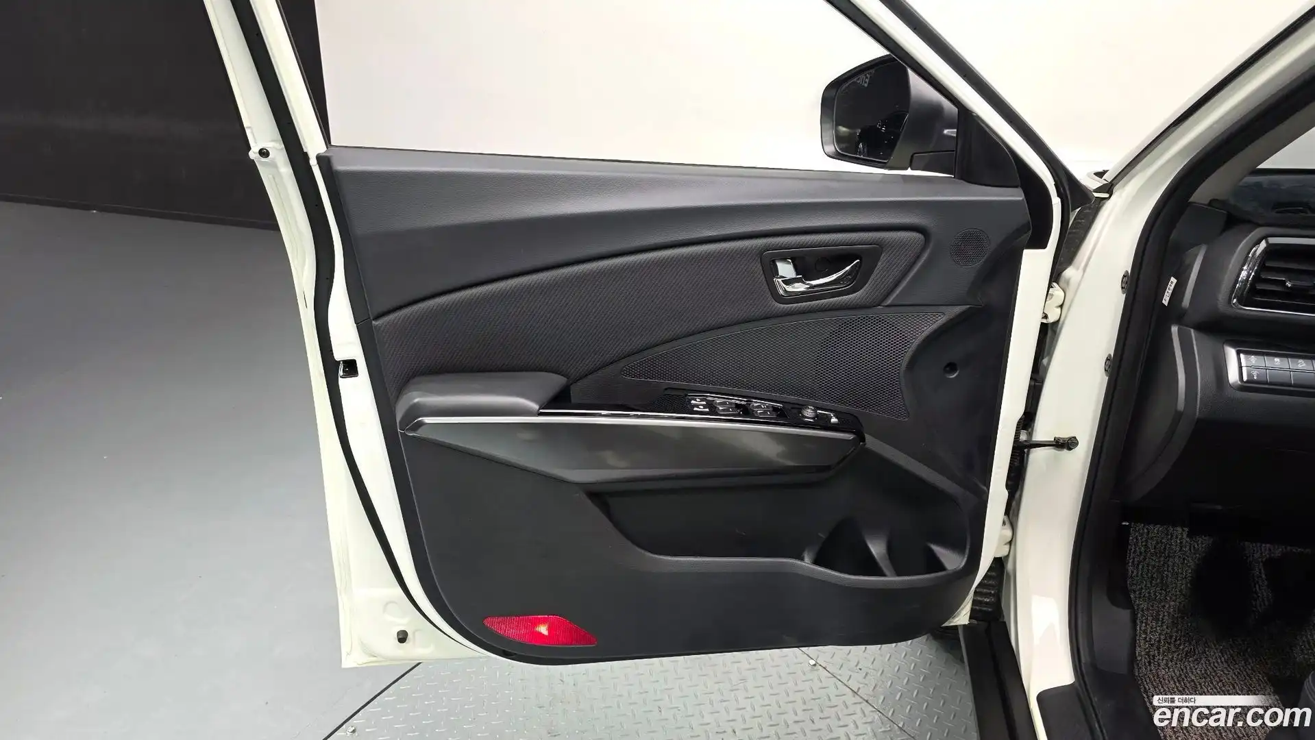 TIBOLI KG Mobility 2019.9-INNER-034