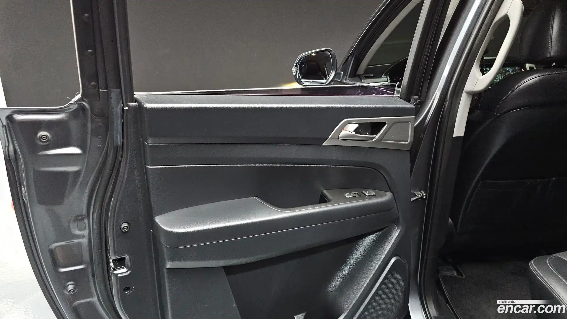 Rexton KG Mobility 2018.11-INNER-035