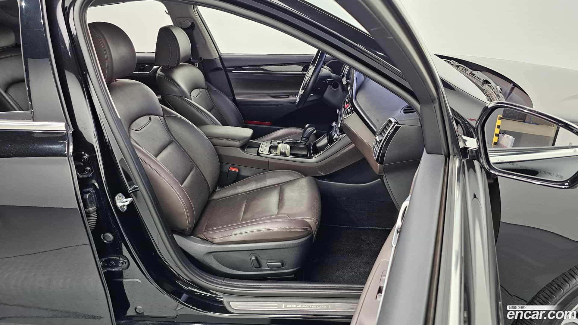 Grandeur Hyundai 2017.3-INNER-010