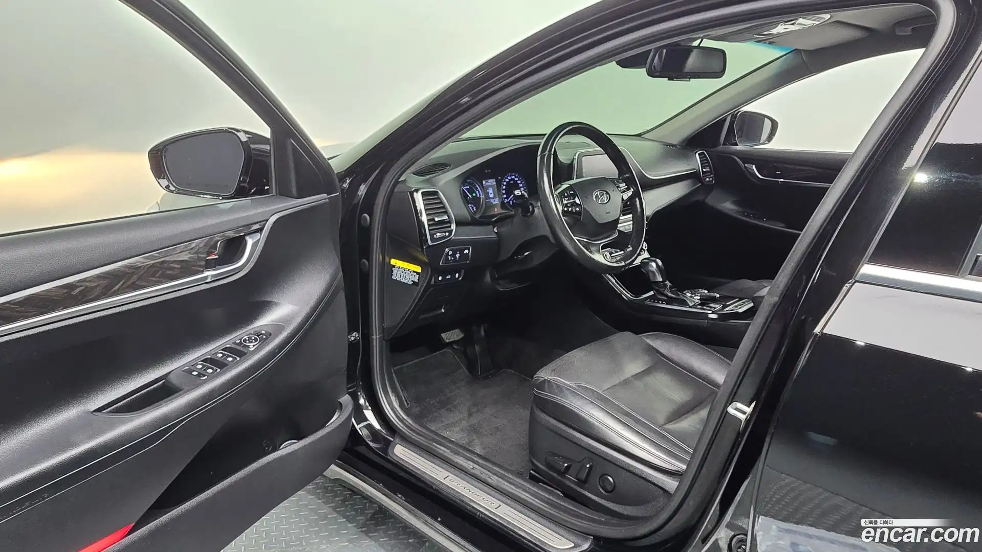 Grandeur Hyundai 2017.5-INNER-010
