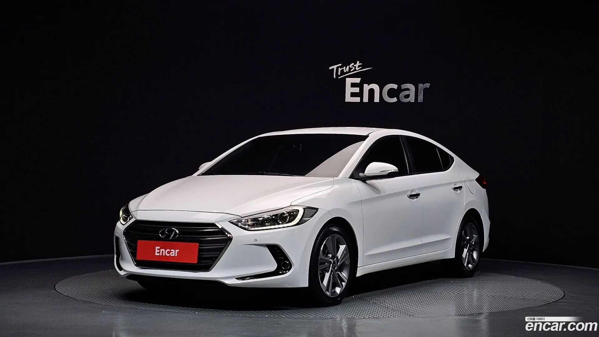 Main__Slider__Photo:AVANTE Hyundai 2017.6-0