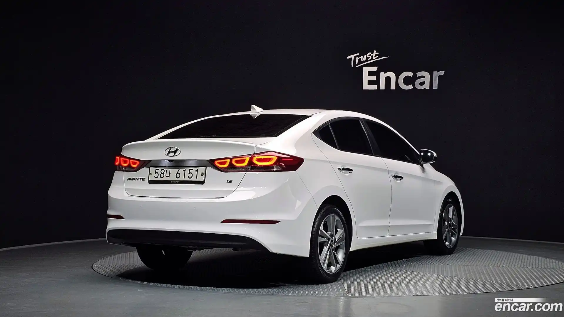 AVANTE Hyundai 2017.6-OUTER-002