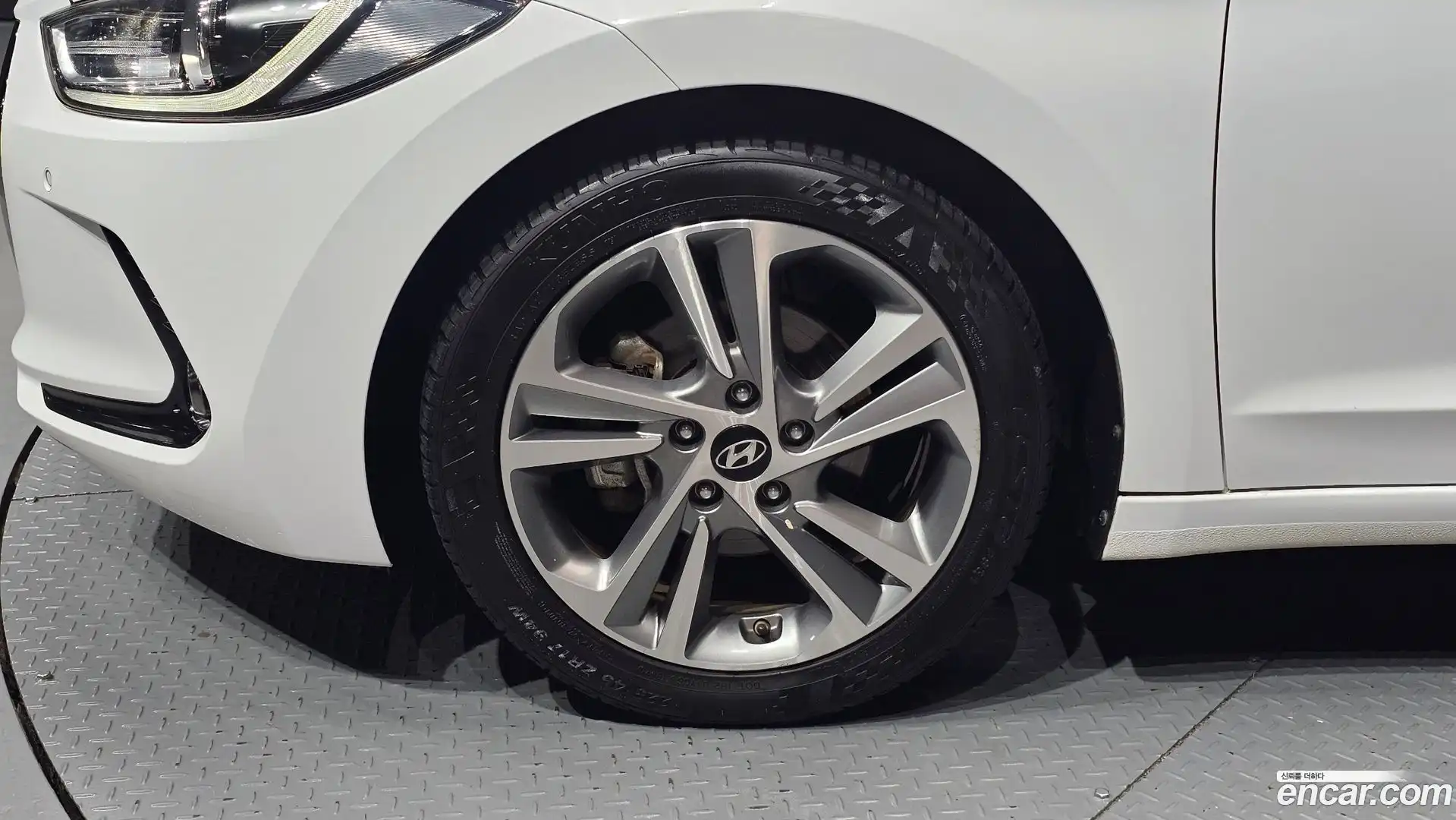 AVANTE Hyundai 2017.6-OUTER-005