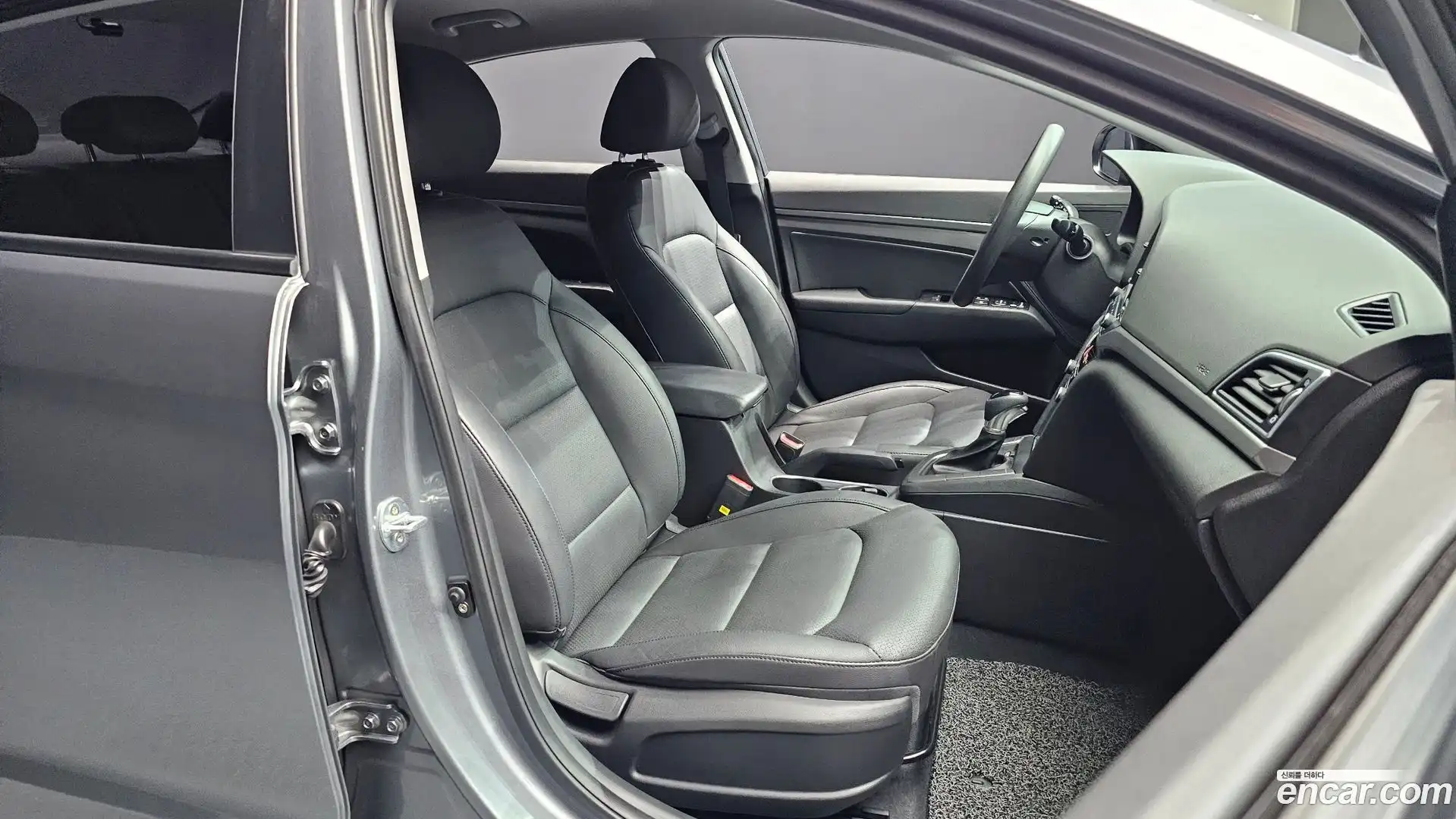 AVANTE Hyundai 2018.3-INNER-036