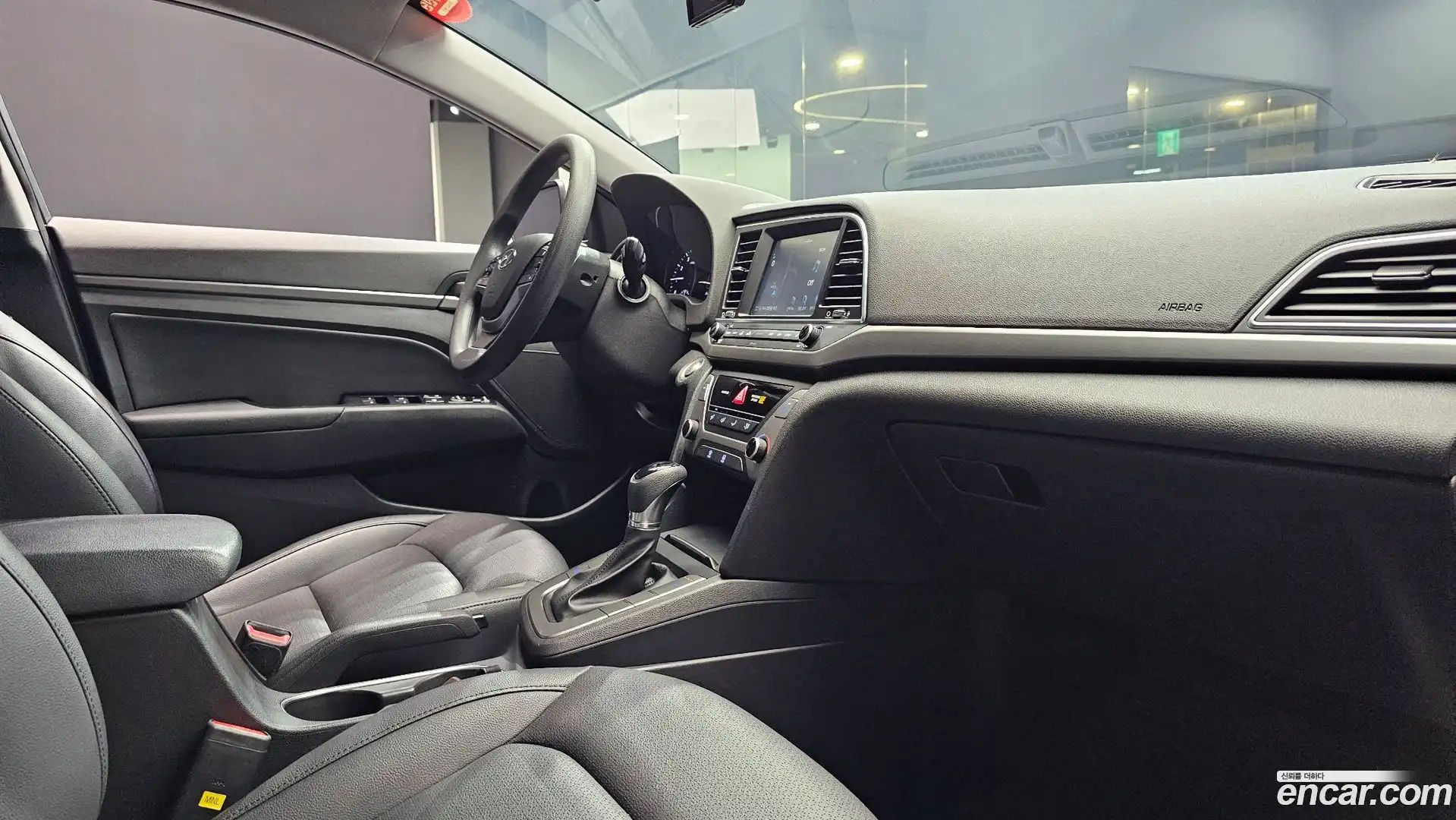 AVANTE Hyundai 2018.3-OPTION-041