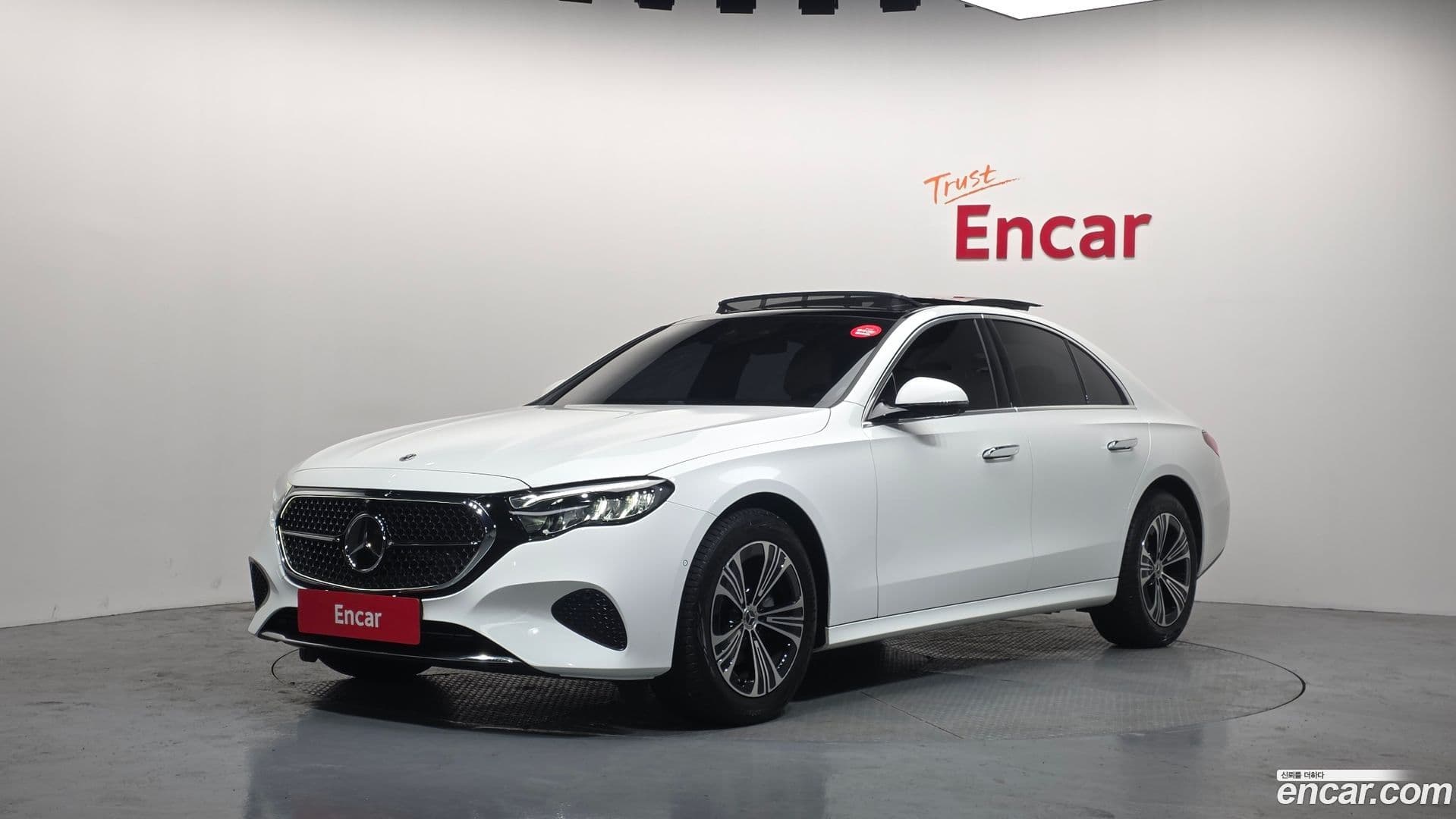 Main__Slider__Photo:E-Class Mercedes-Benz 2026.1-0