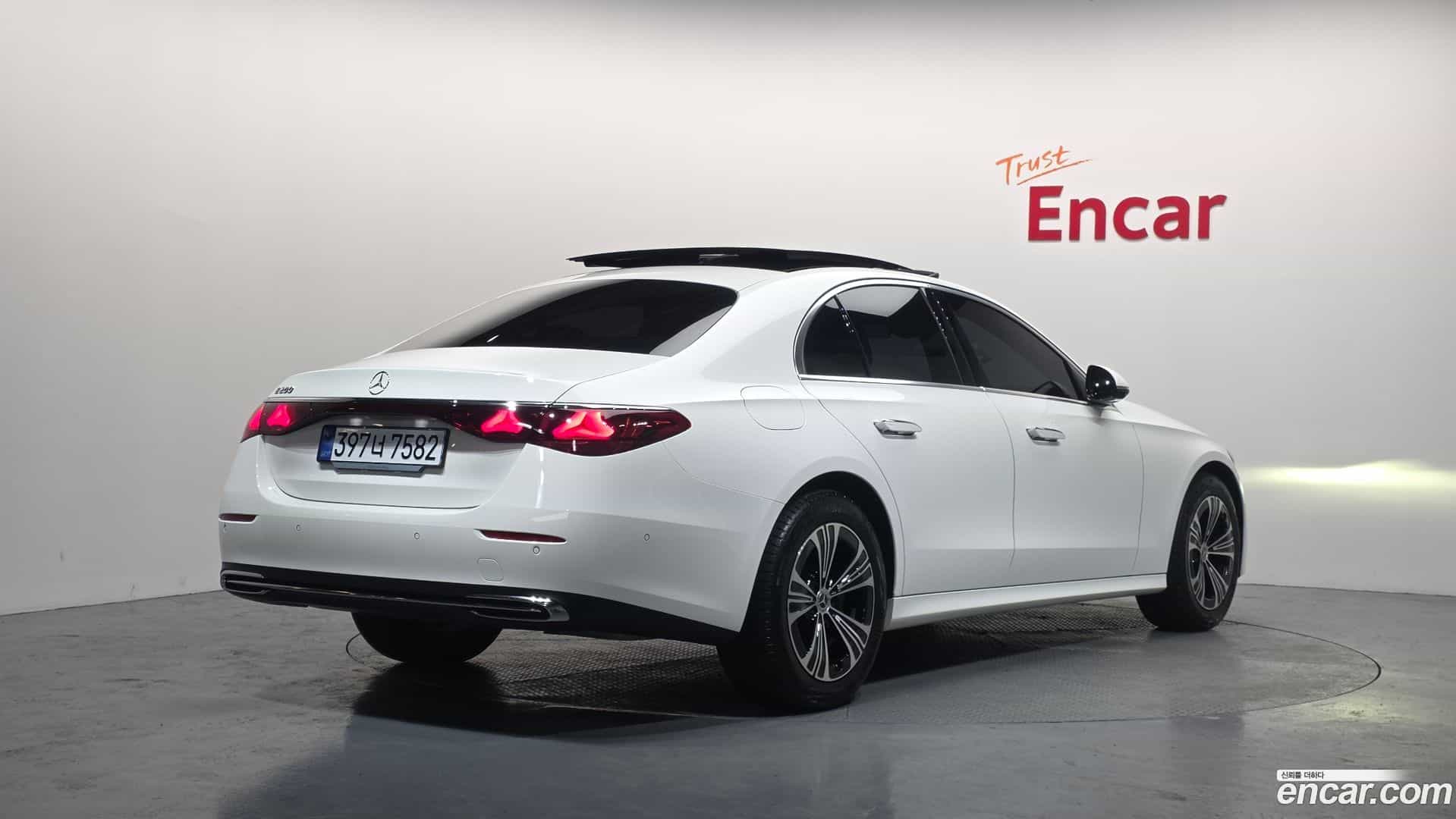 E-Class Mercedes-Benz 2026.1-OUTER-002