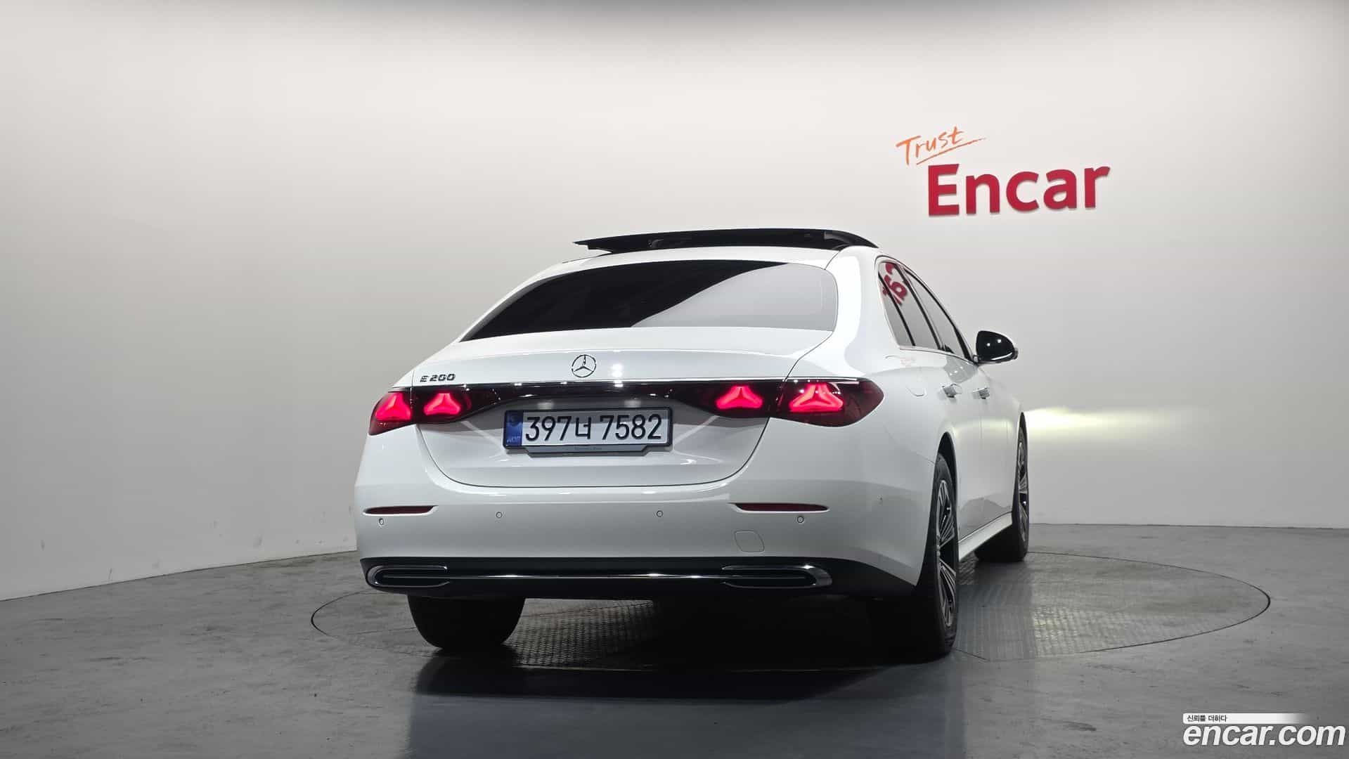 E-Class Mercedes-Benz 2026.1-OUTER-004