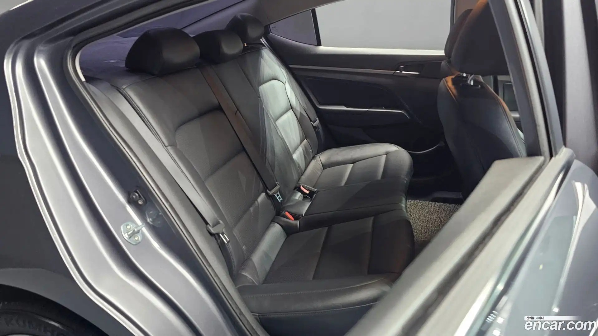 AVANTE Hyundai 2018.1-OPTION-015