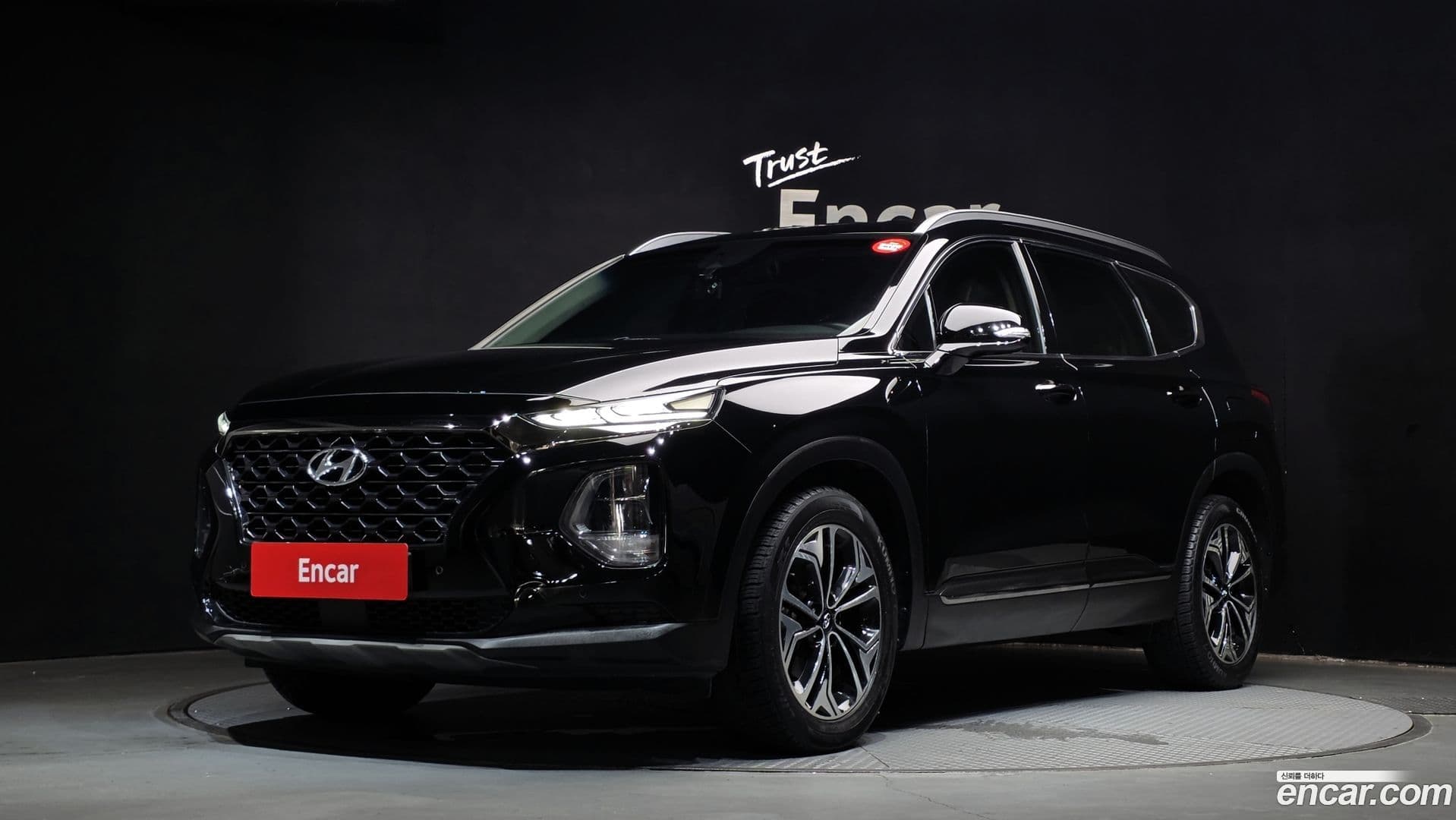 Main__Slider__Photo:Santafe Hyundai 2018.3-0