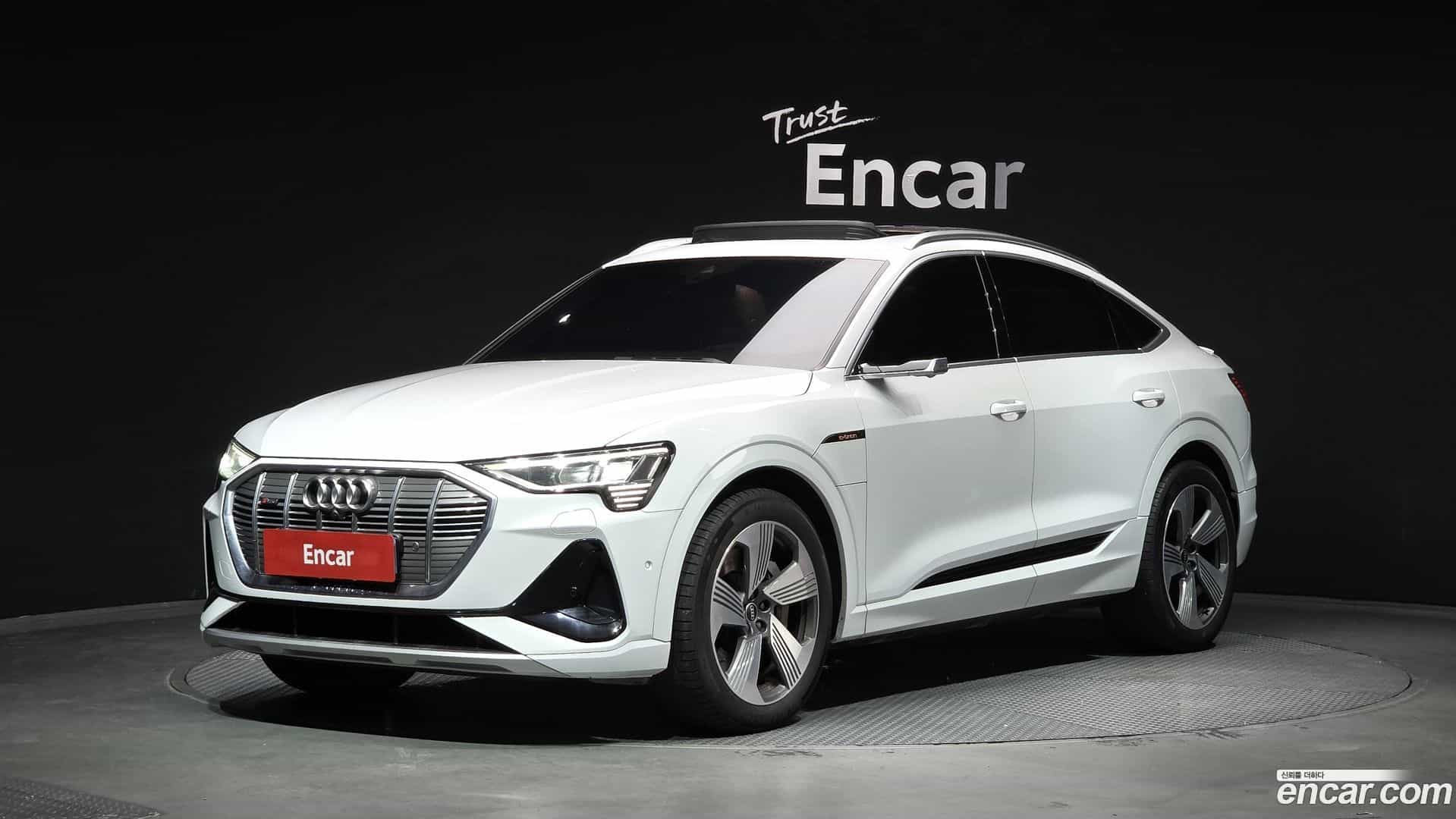 e-tron Audi 2021.10-OUTER-001