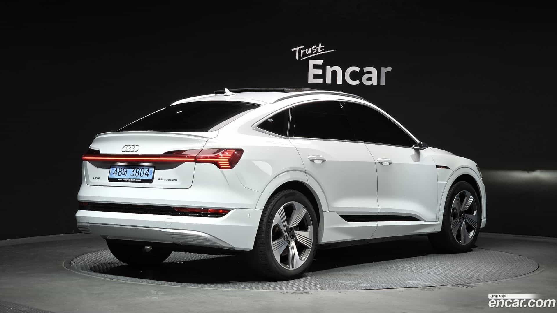 e-tron Audi 2021.10-OUTER-002