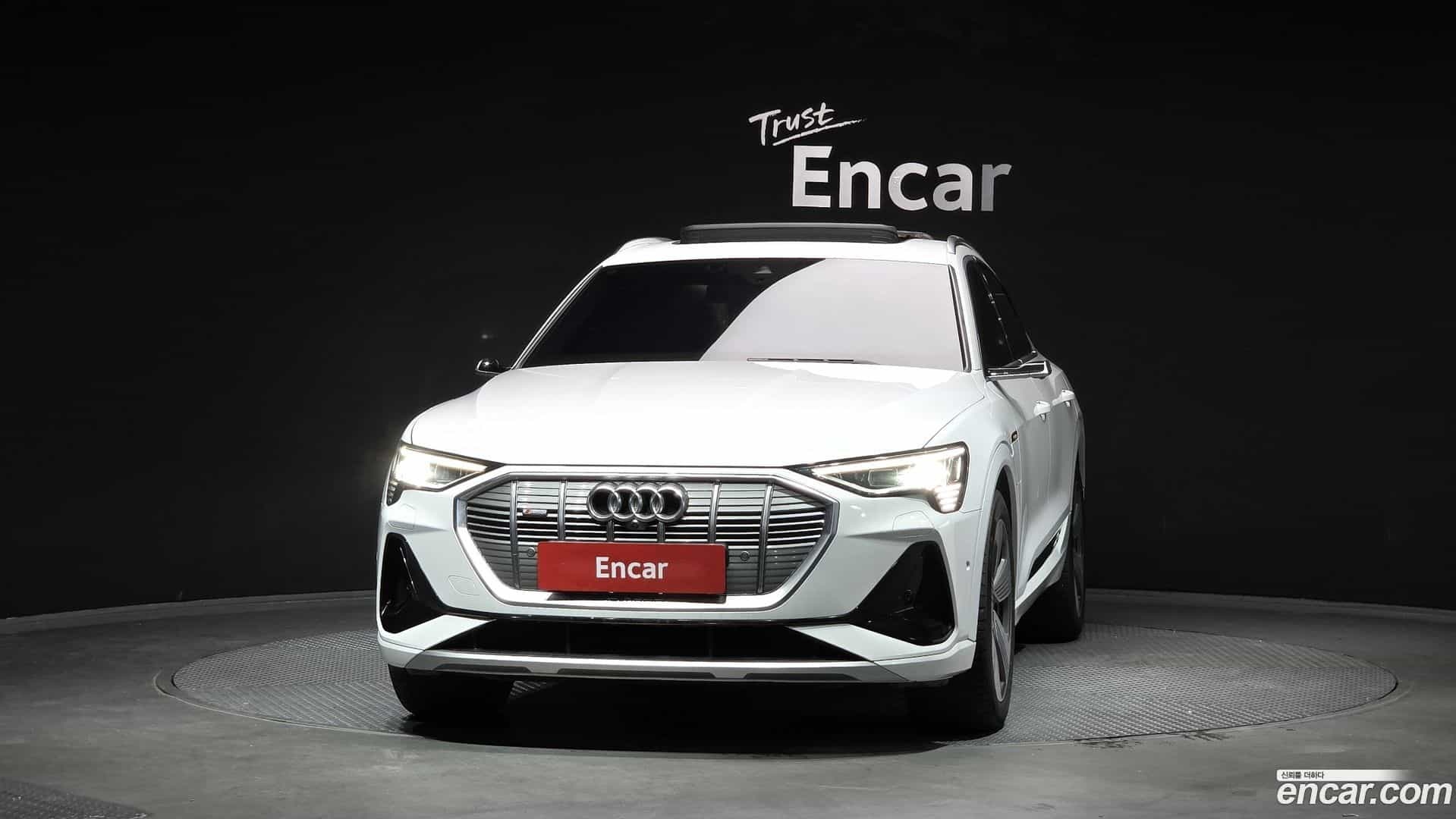 e-tron Audi 2021.10-OUTER-003