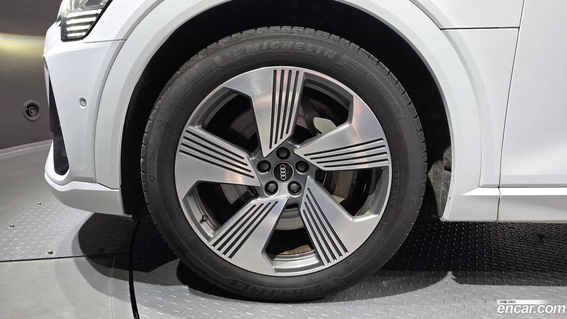 e-tron Audi 2021.10-OUTER-005
