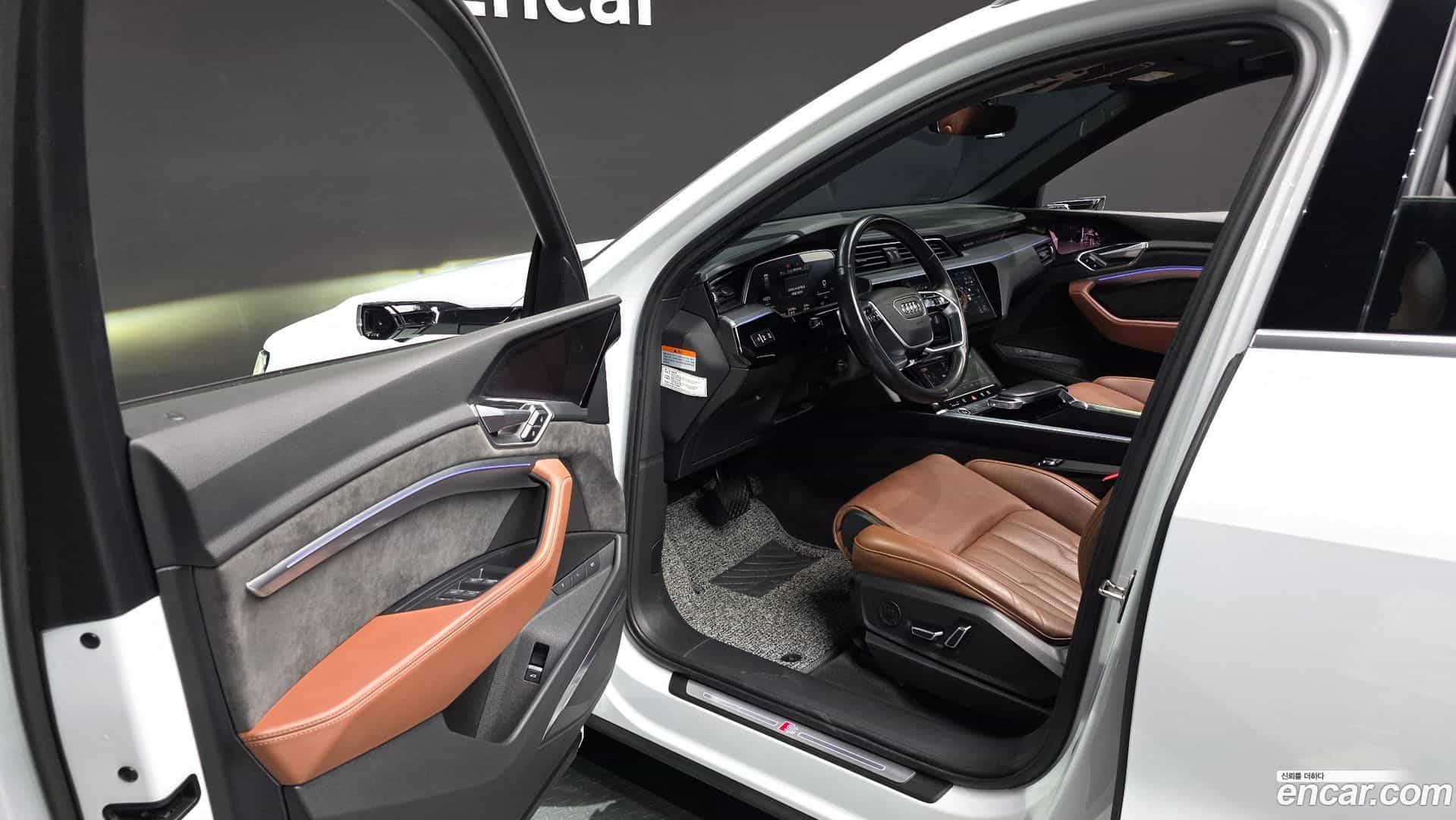 e-tron Audi 2021.10-INNER-010