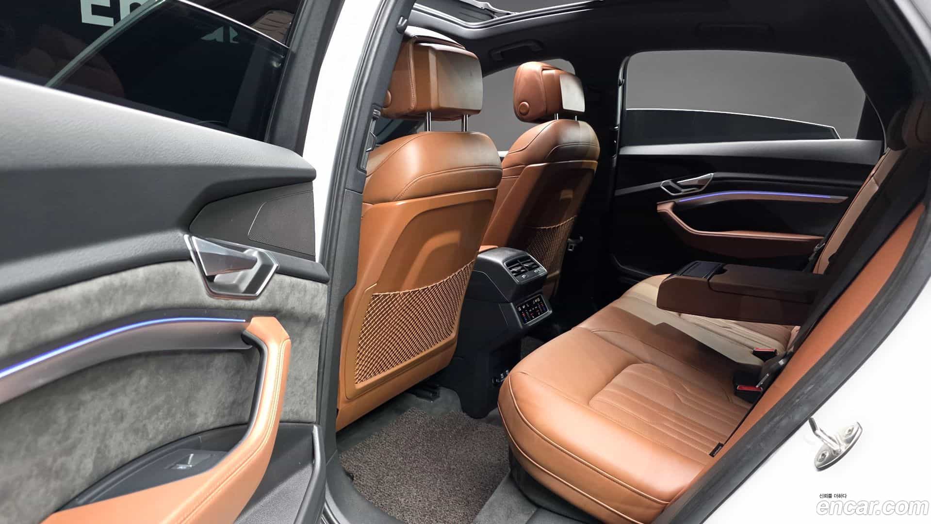 e-tron Audi 2021.10-OPTION-015