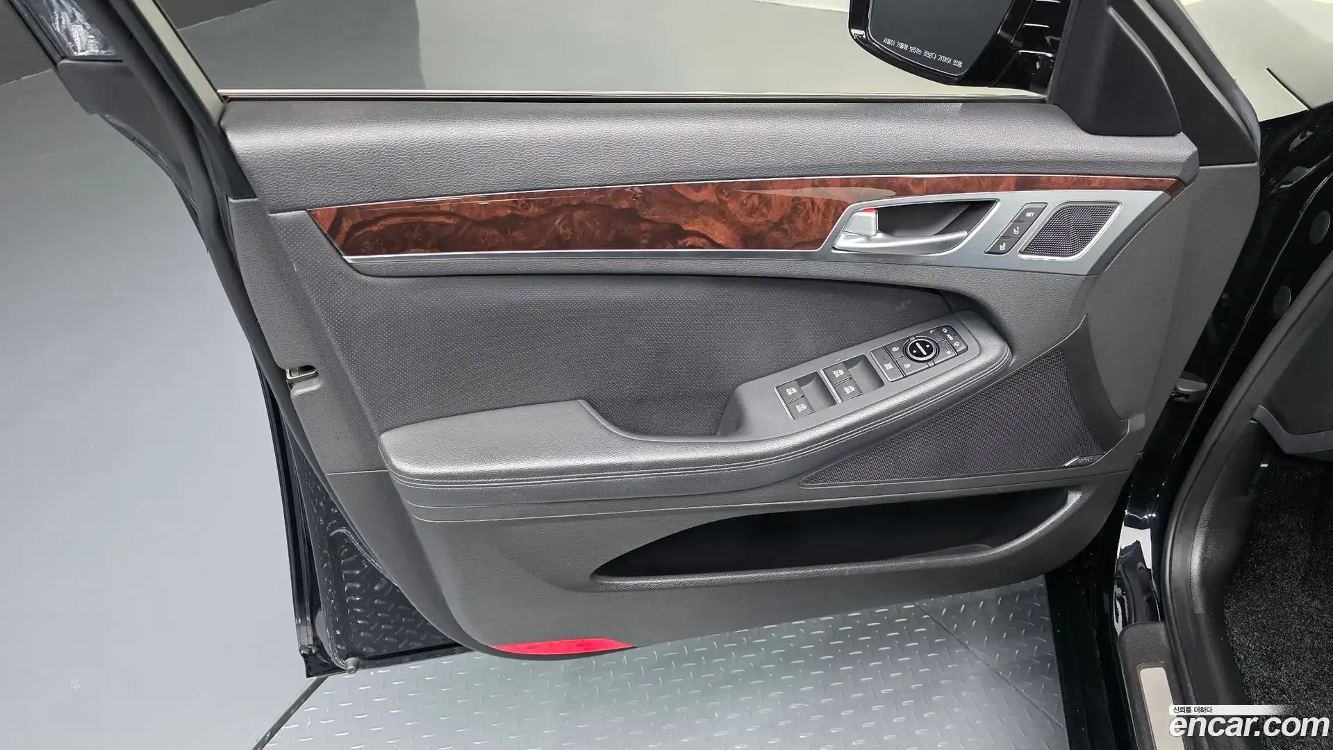 Genesis Hyundai 2015.0-INNER-034