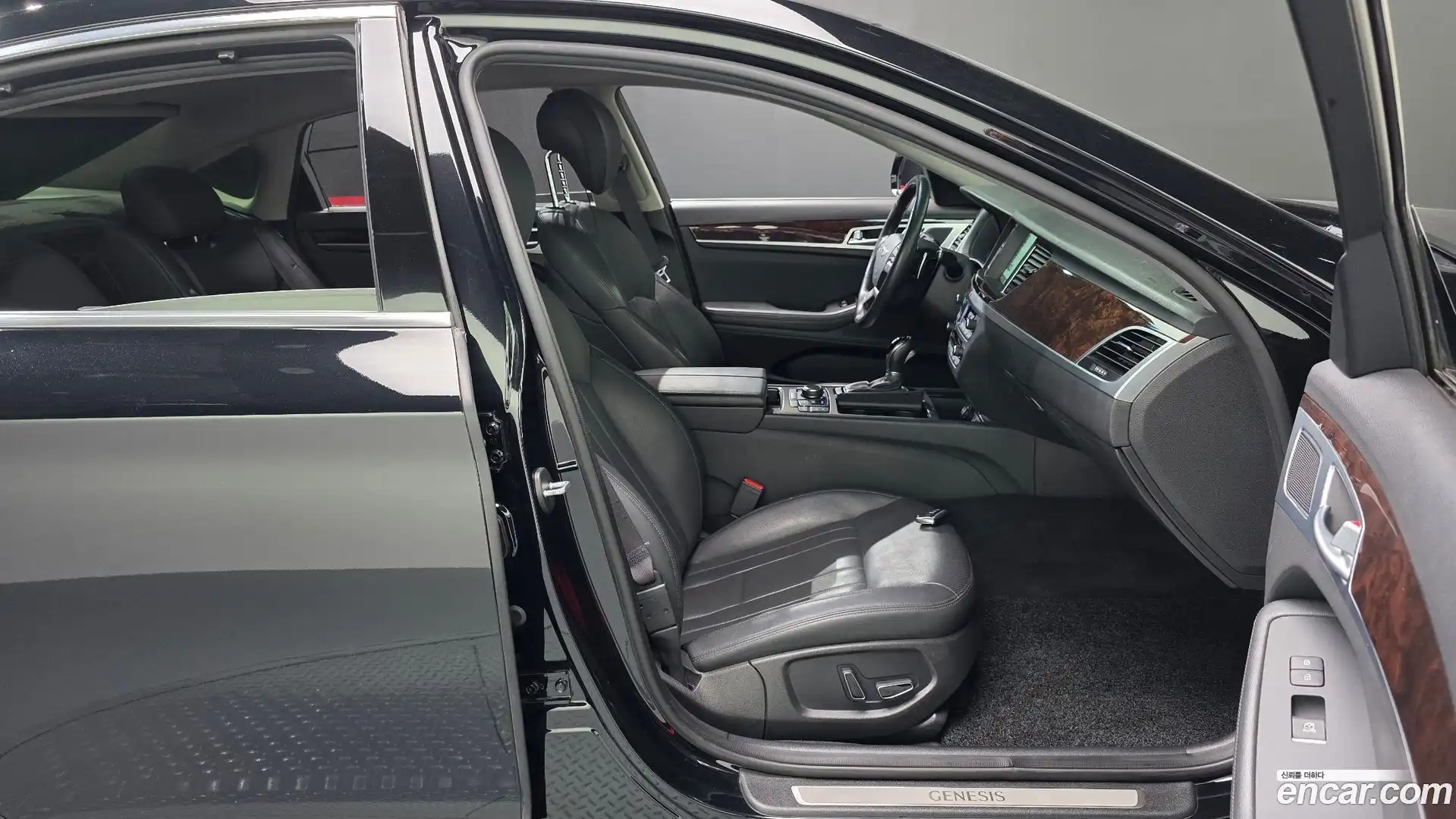 Genesis Hyundai 2015.0-INNER-036