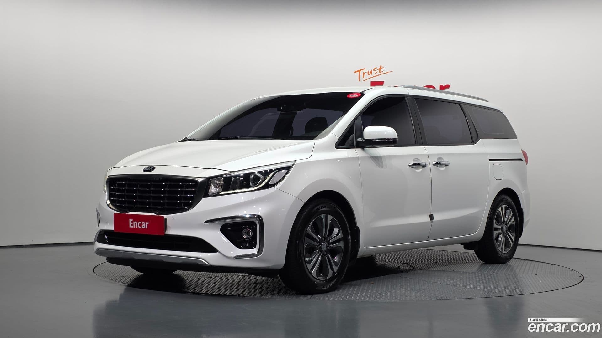 Main__Slider__Photo:Canival Kia 2019.3-0