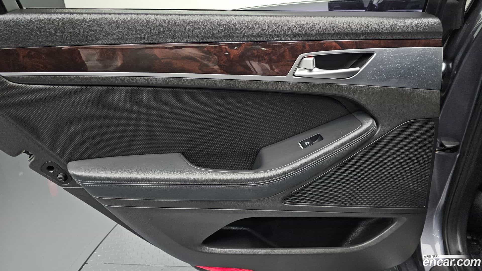 Genesis Hyundai 2015.2-INNER-035
