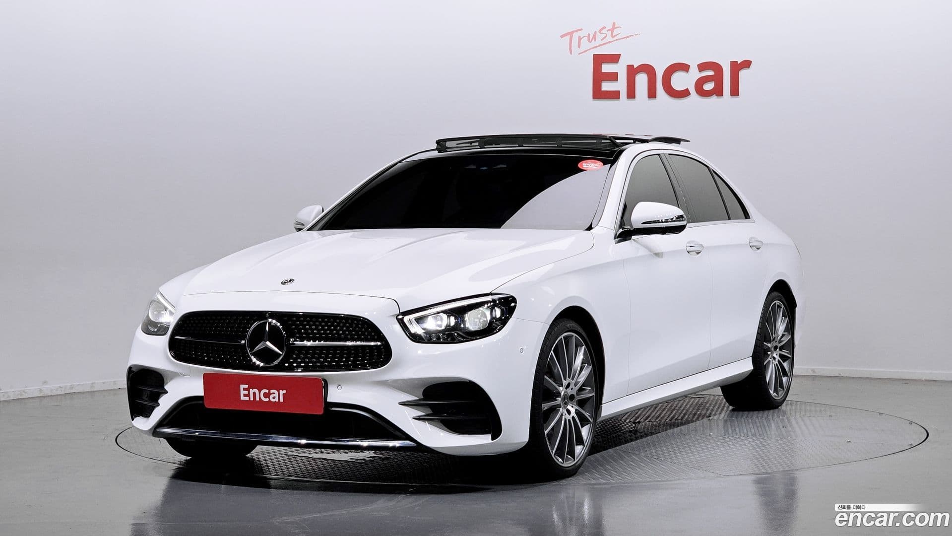 Main__Slider__Photo:E-Class Mercedes-Benz 2021.1-0