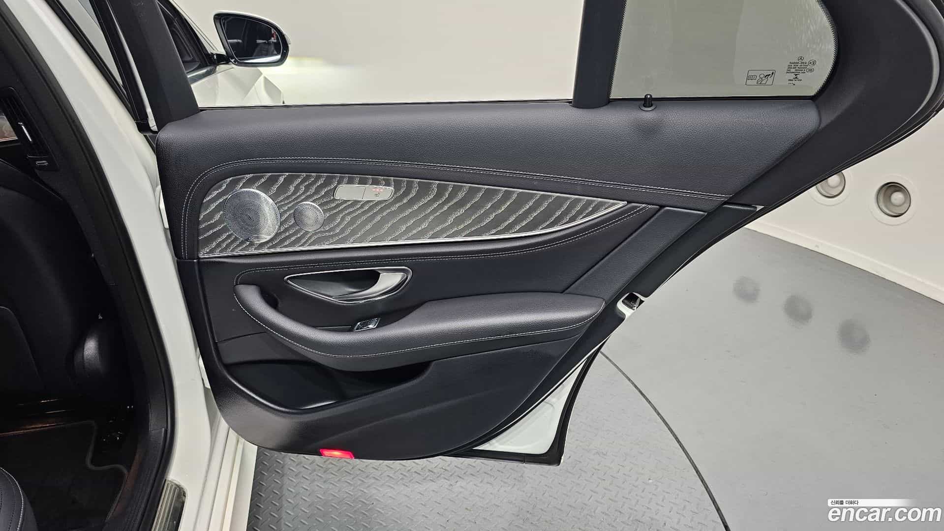 E-Class Mercedes-Benz 2021.1-INNER-035