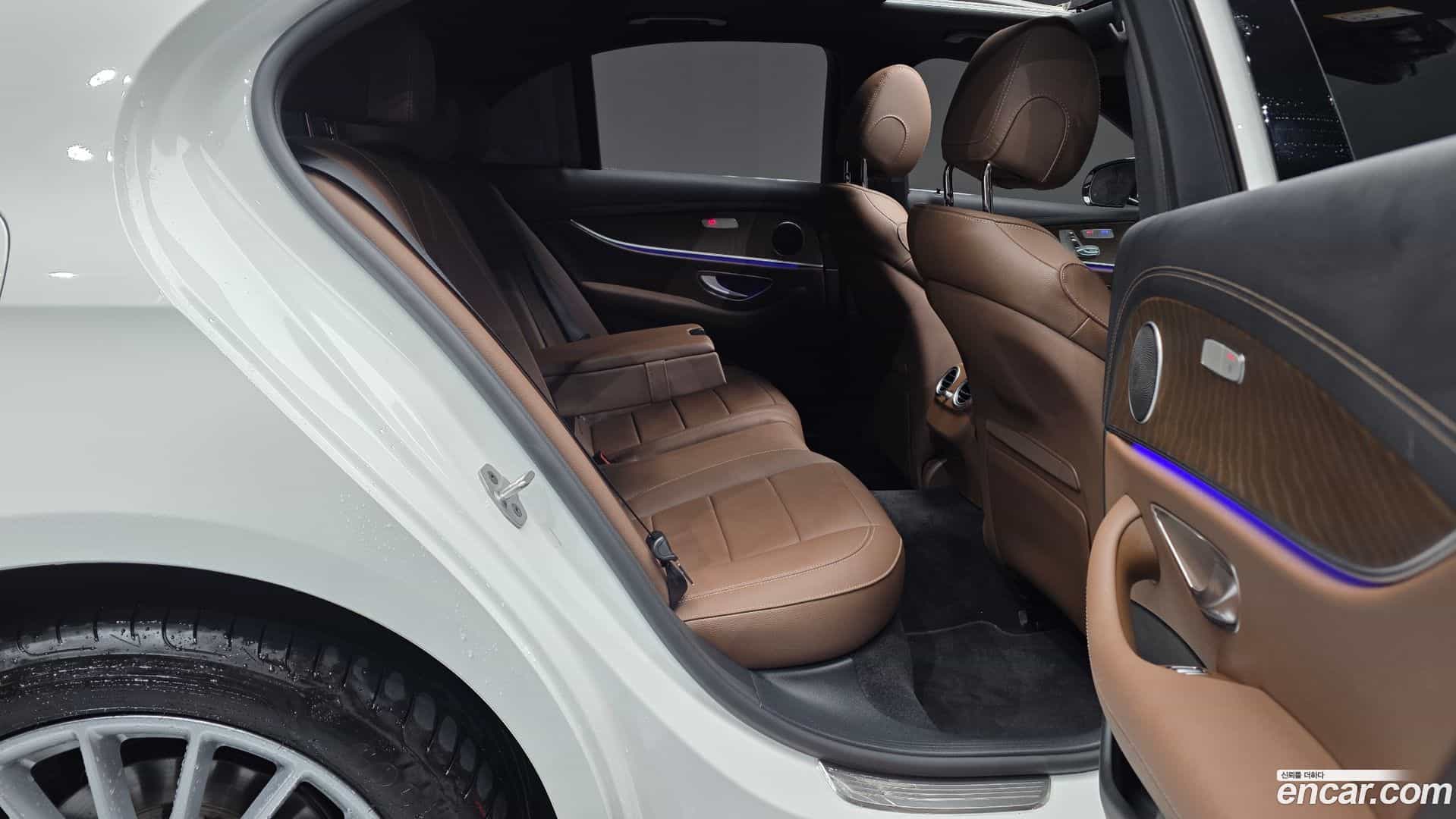 E-Class Mercedes-Benz 2022.4-OPTION-015