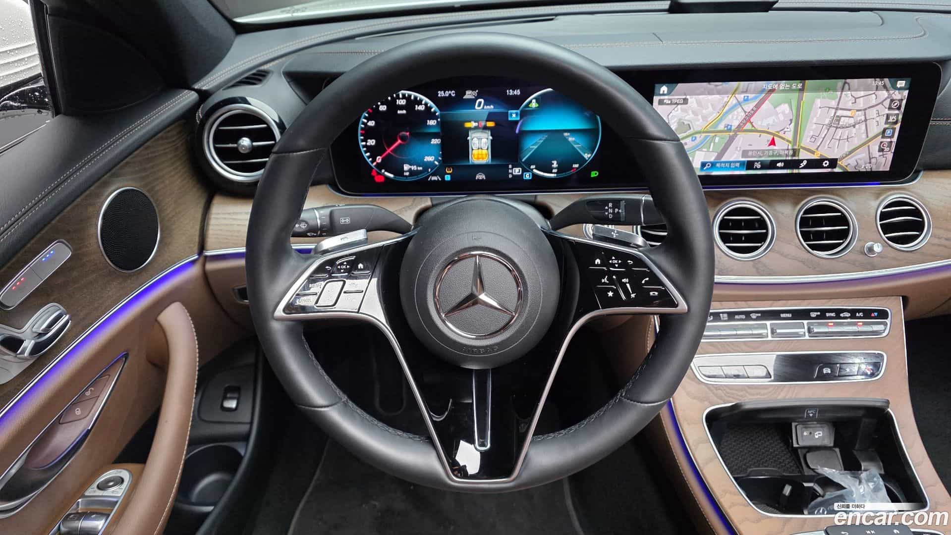 E-Class Mercedes-Benz 2022.4-OPTION-018