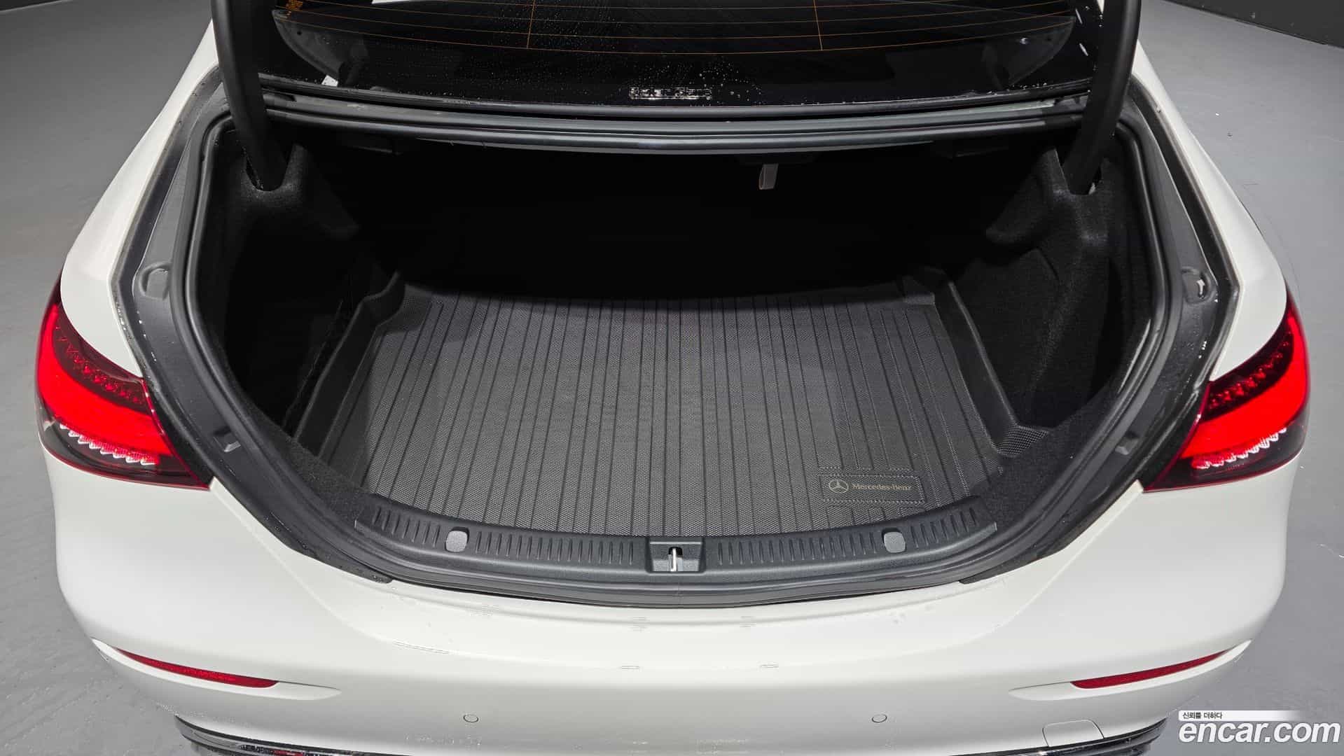 E-Class Mercedes-Benz 2022.4-OPTION-021