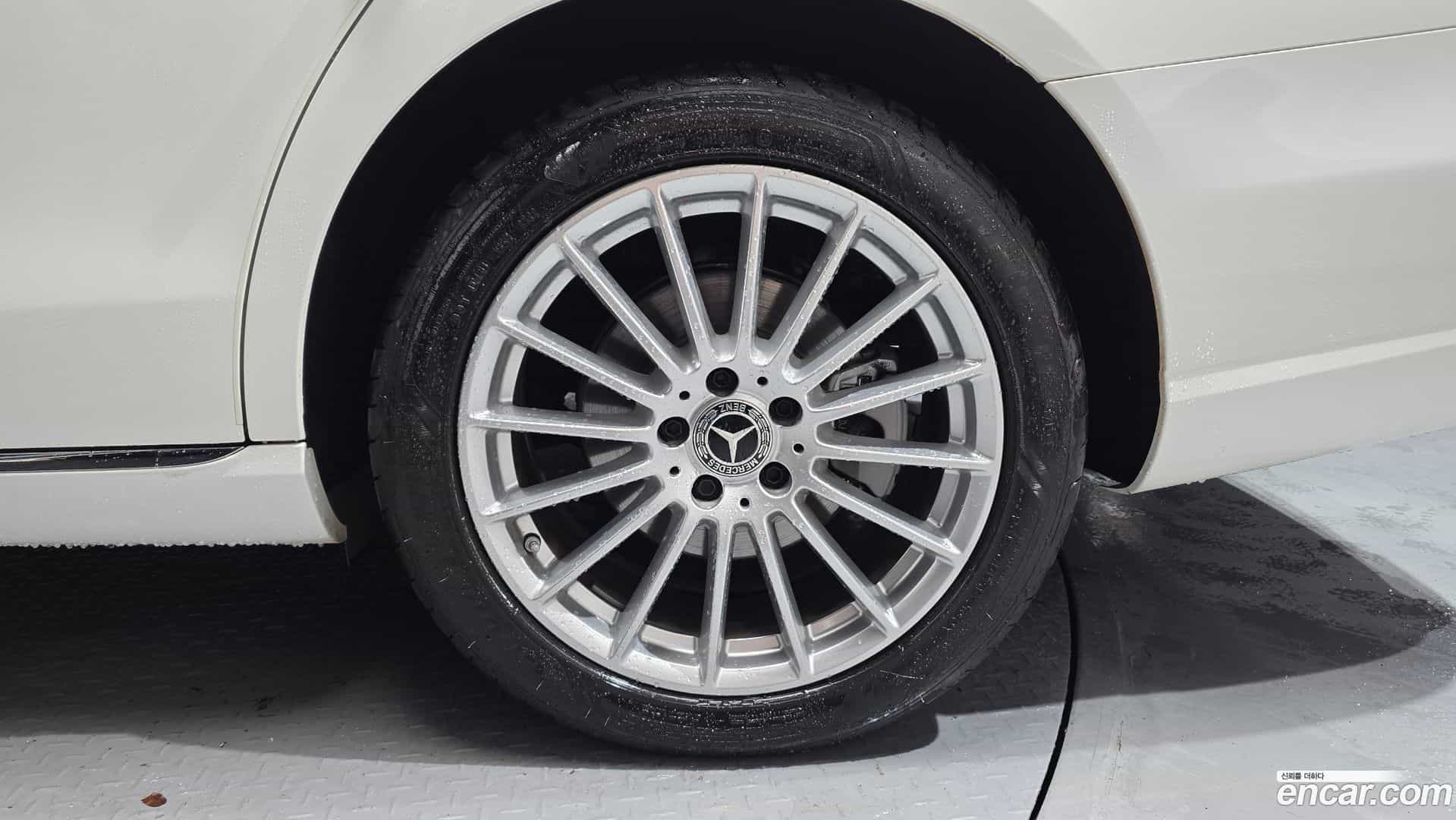 E-Class Mercedes-Benz 2022.4-OUTER-031