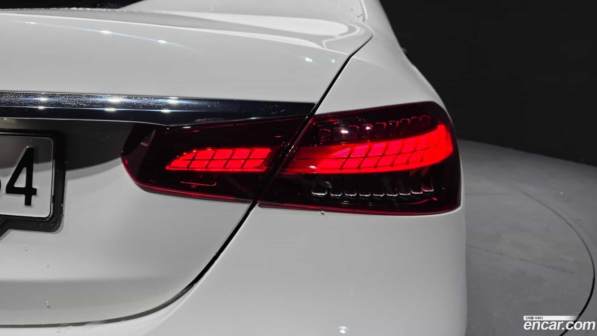 E-Class Mercedes-Benz 2022.4-OUTER-033