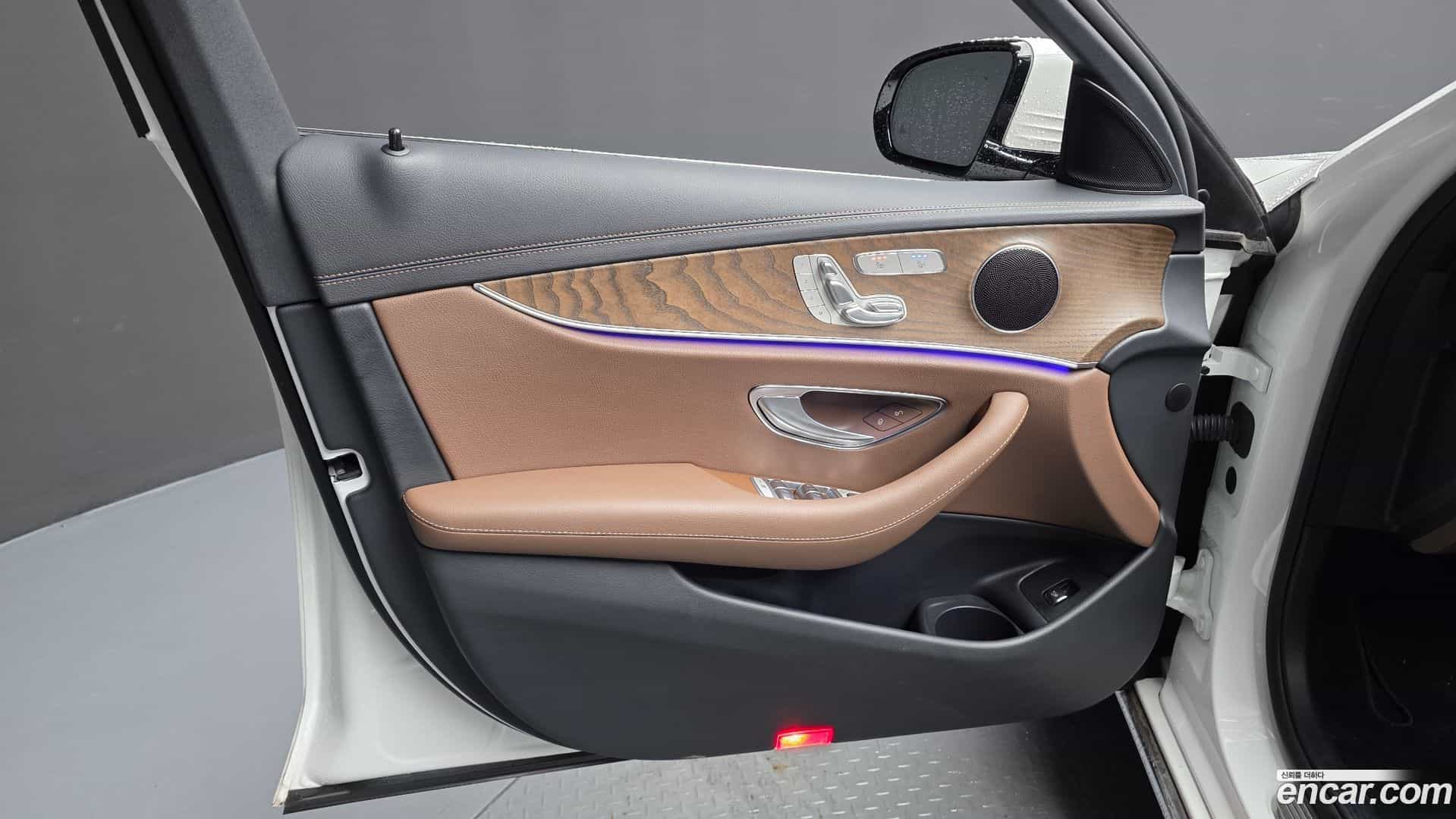E-Class Mercedes-Benz 2022.4-INNER-034