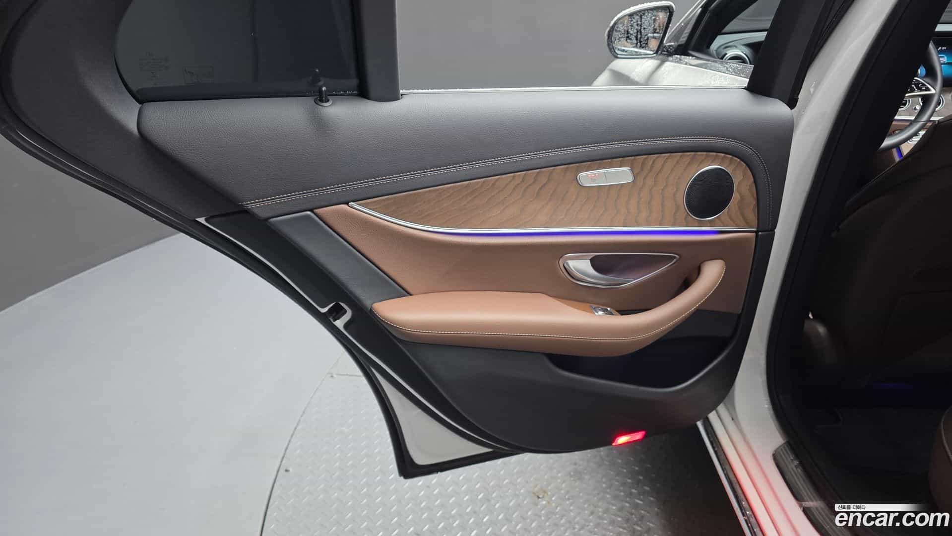 E-Class Mercedes-Benz 2022.4-INNER-035