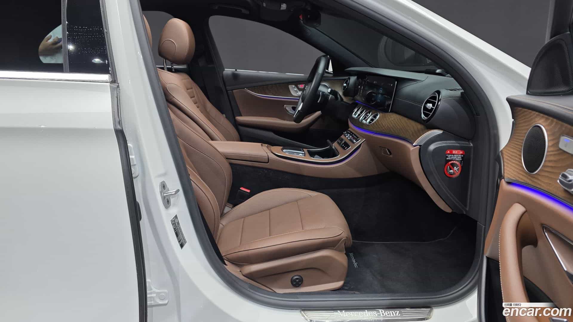 E-Class Mercedes-Benz 2022.4-INNER-036