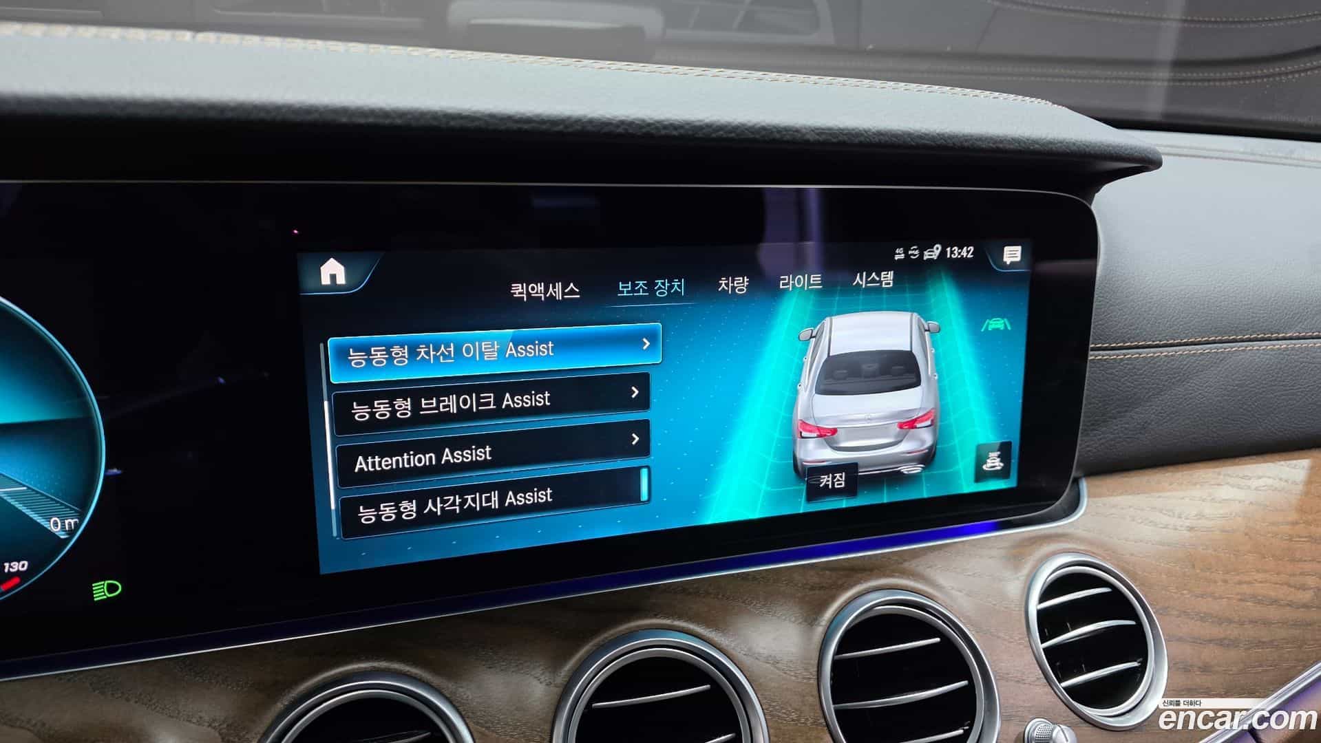 E-Class Mercedes-Benz 2022.4-OPTION-044