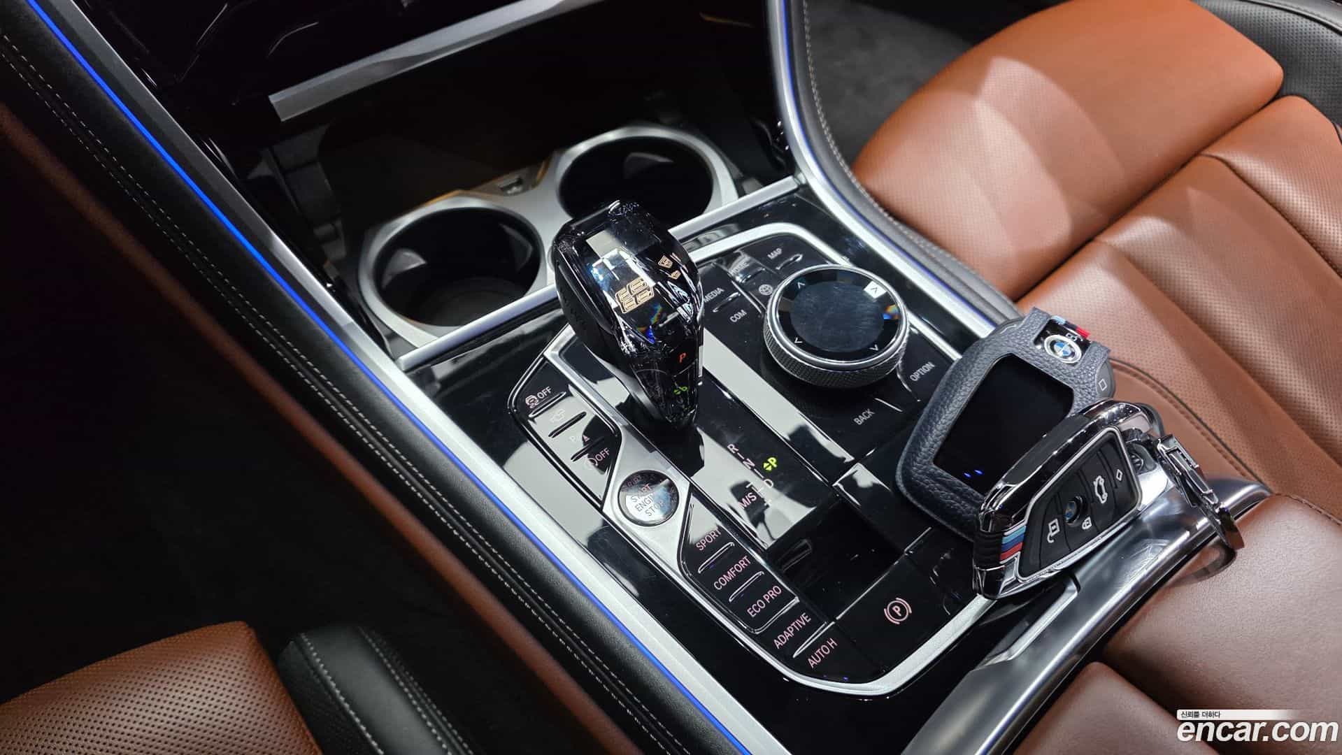 8-Series BMW 2022.11-INNER-009