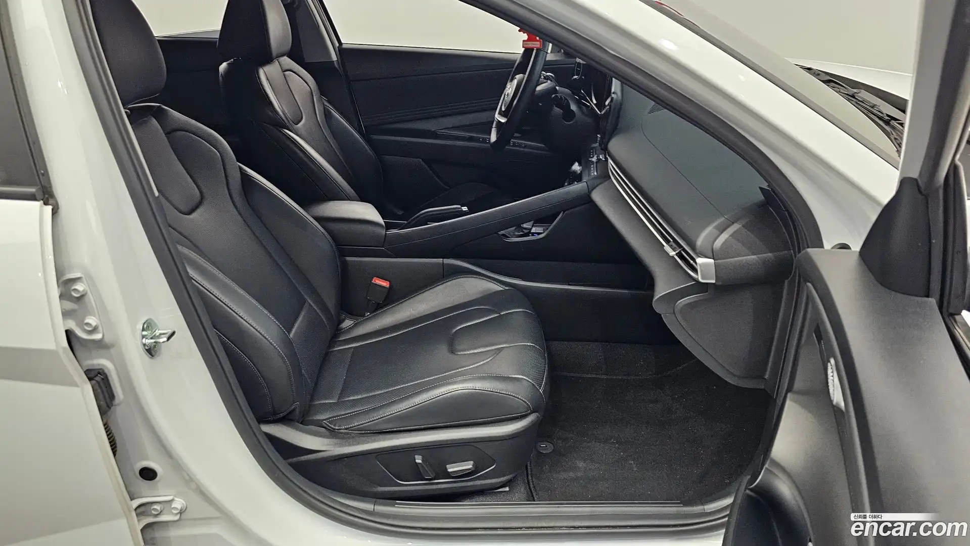 AVANTE Hyundai 2022.3-OPTION-016