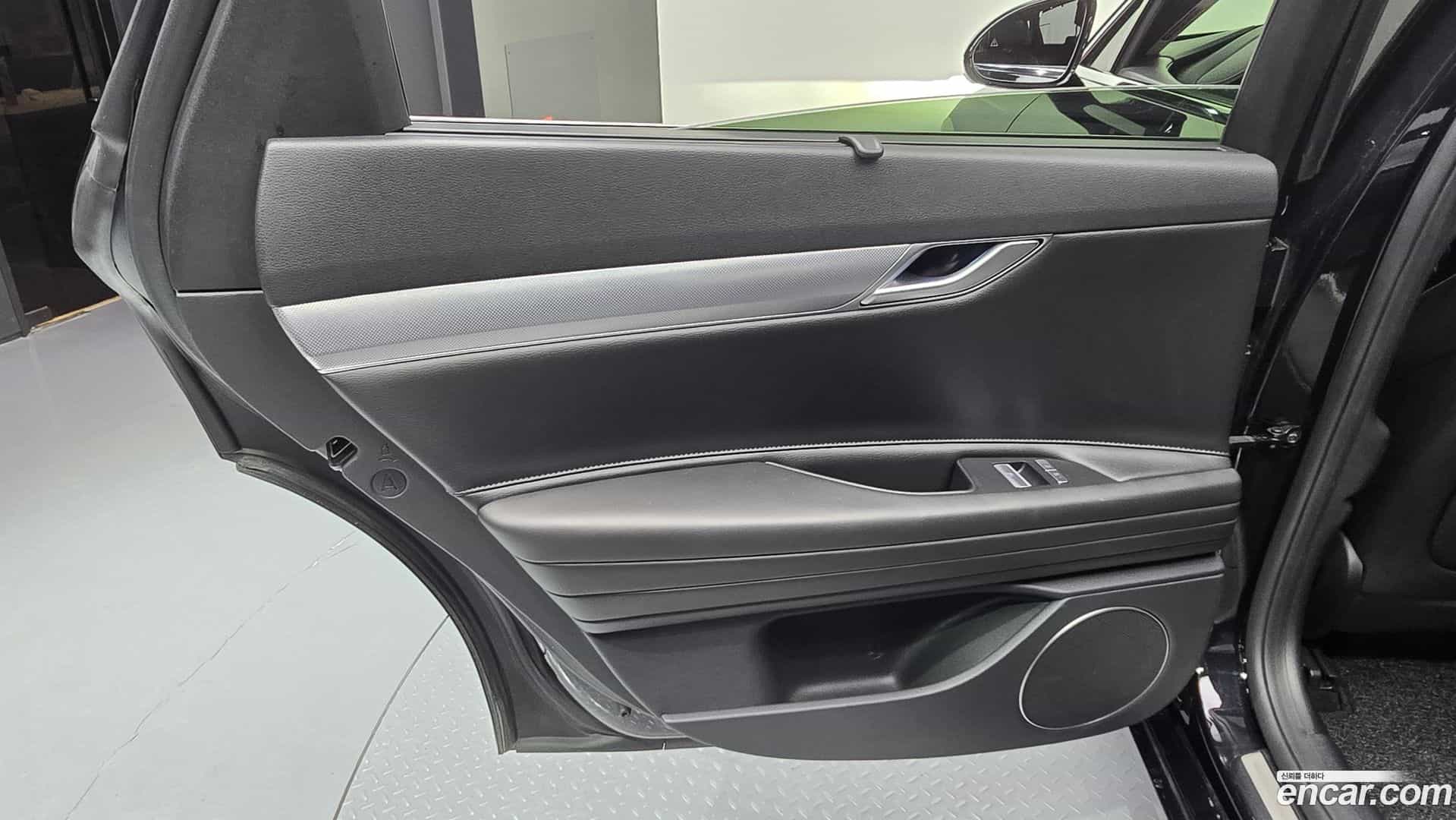G80 Genesis 2022.11-INNER-035