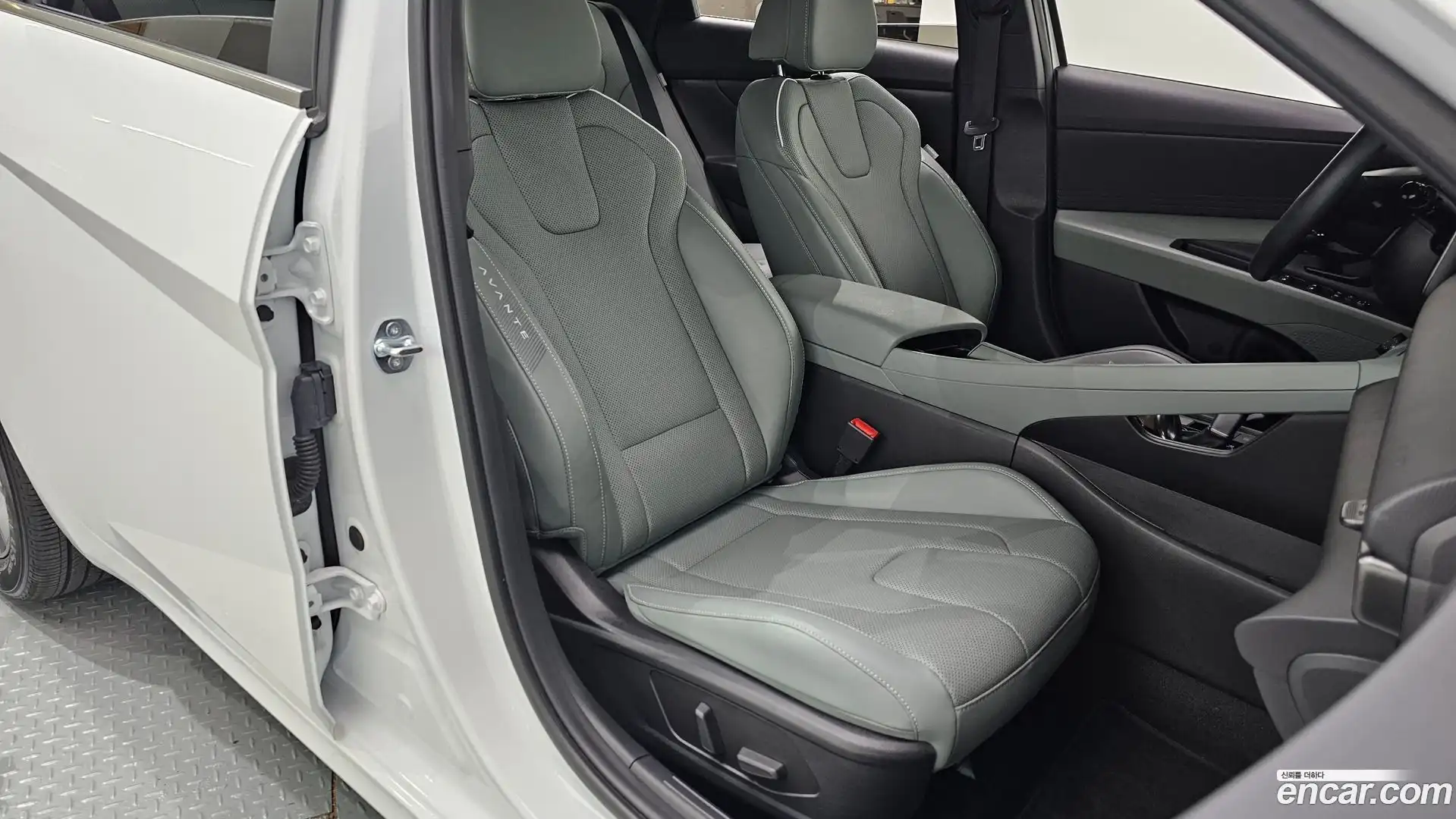 AVANTE Hyundai 2024.8-OPTION-015