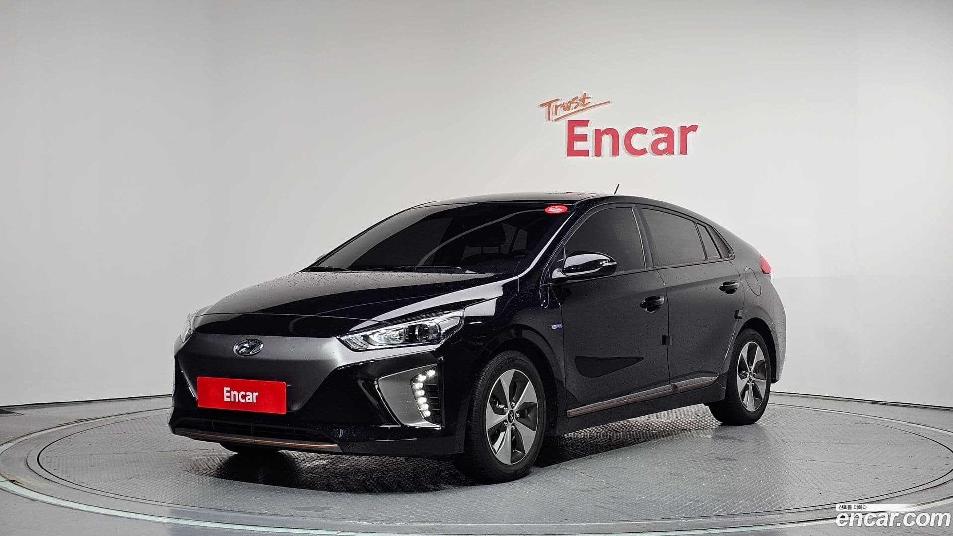 Main__Slider__Photo:Ioniq Hyundai 2017.2-0