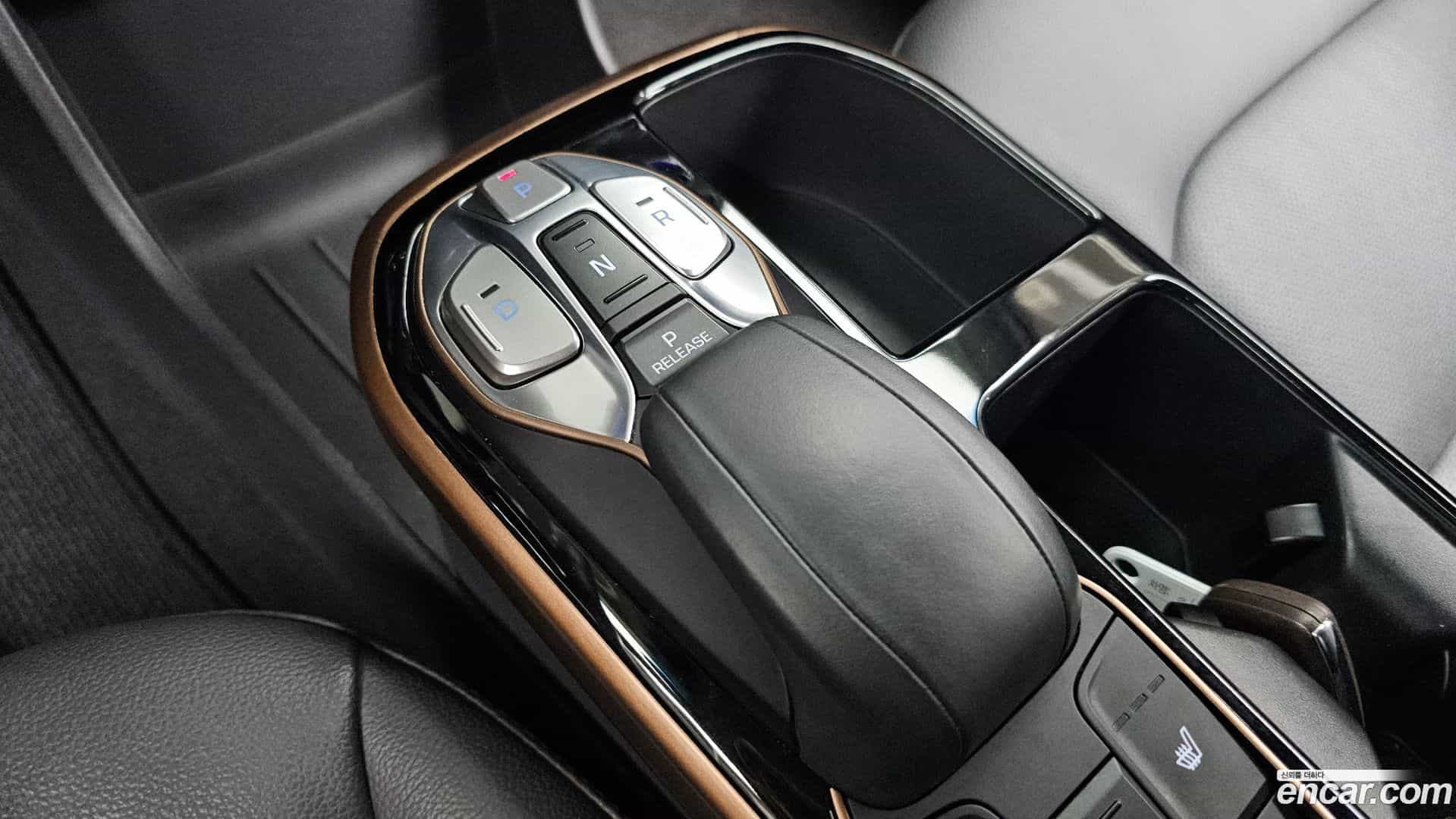 Ioniq Hyundai 2017.2-INNER-009