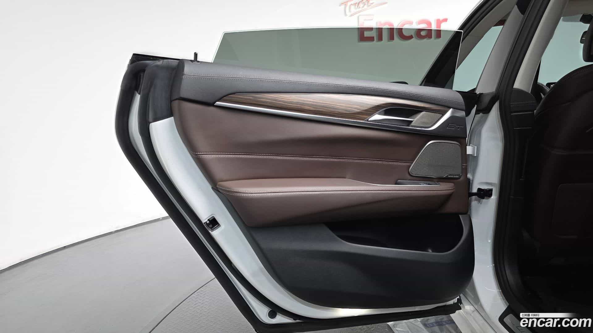 Gran Turismo BMW 2022.0-INNER-035