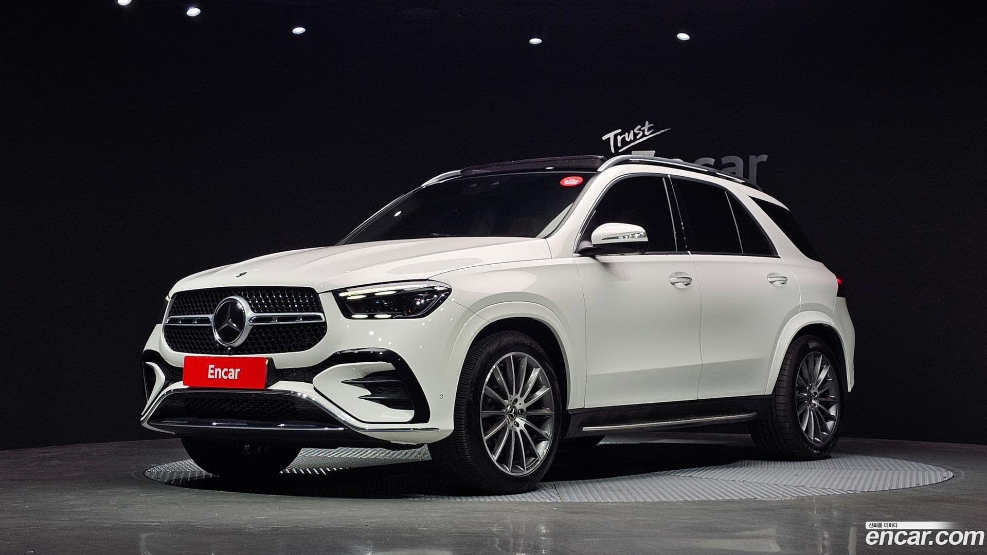 Main__Slider__Photo:GLE-Class Mercedes-Benz 2024.4-0