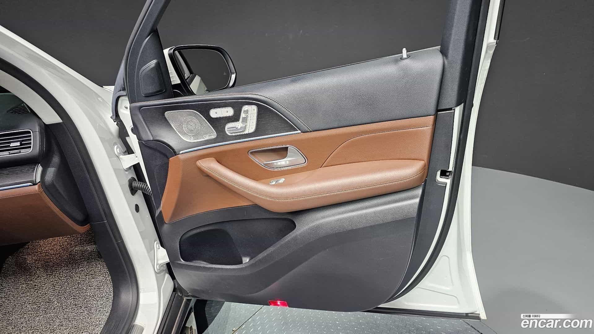 GLE-Class Mercedes-Benz 2024.4-INNER-035