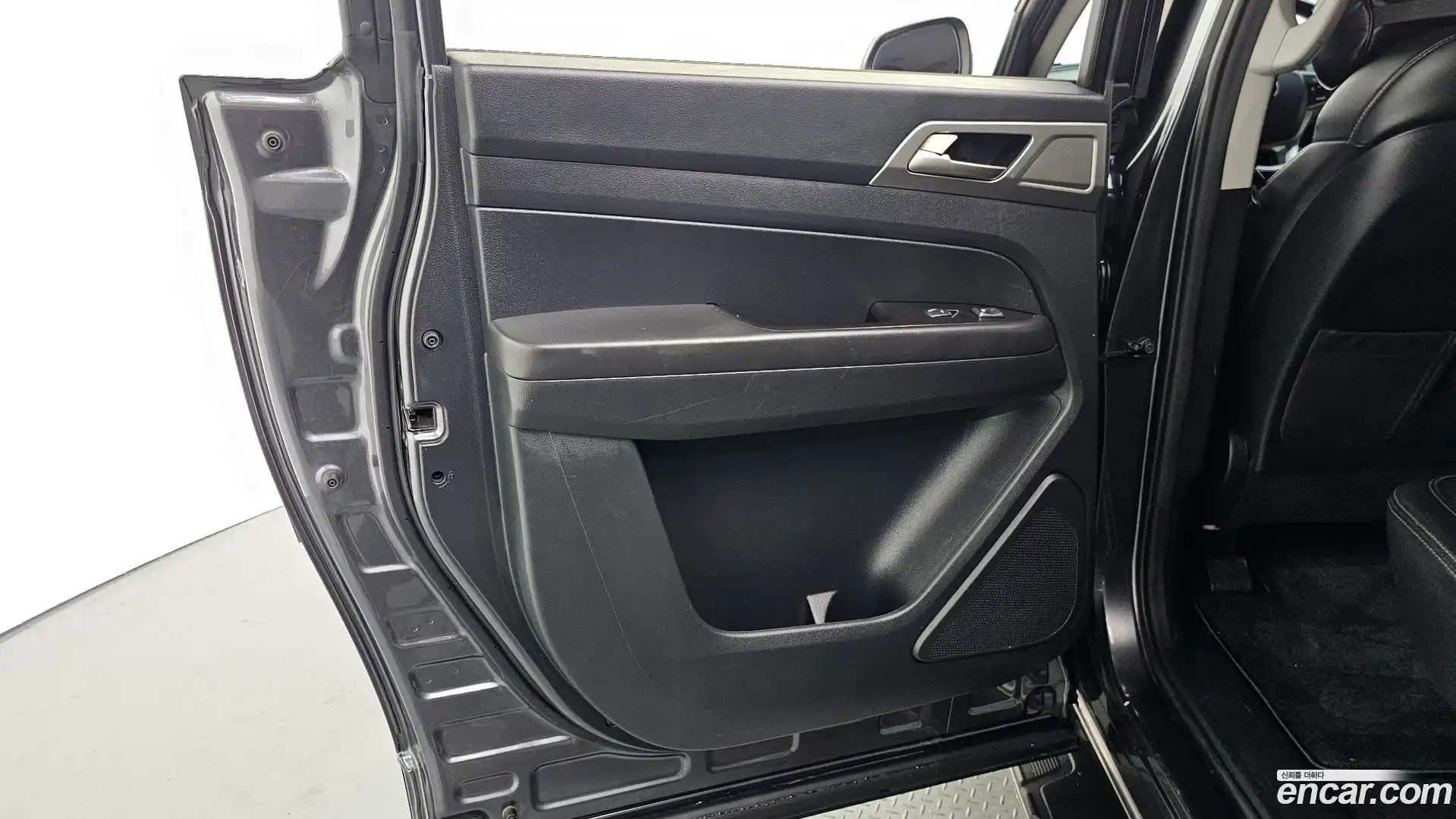 Rexton KG Mobility 2018.8-INNER-035