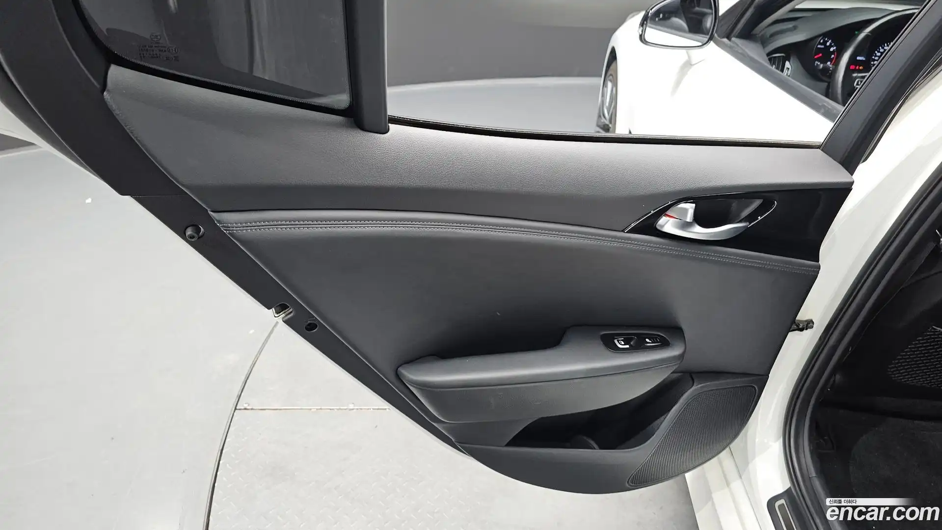 Stinger Kia 2018.3-INNER-035