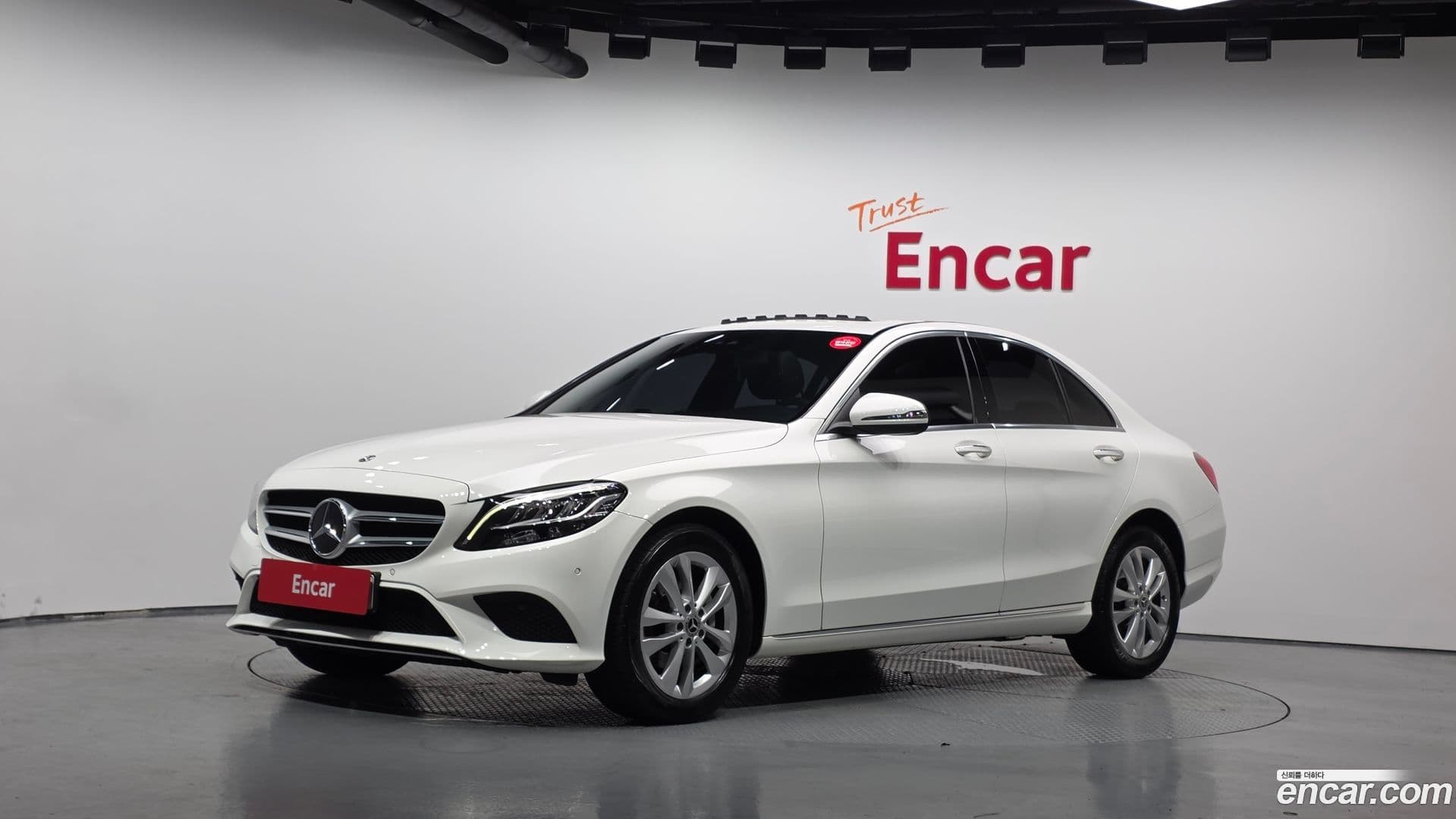 Main__Slider__Photo:C-Class Mercedes-Benz 2019.1-0