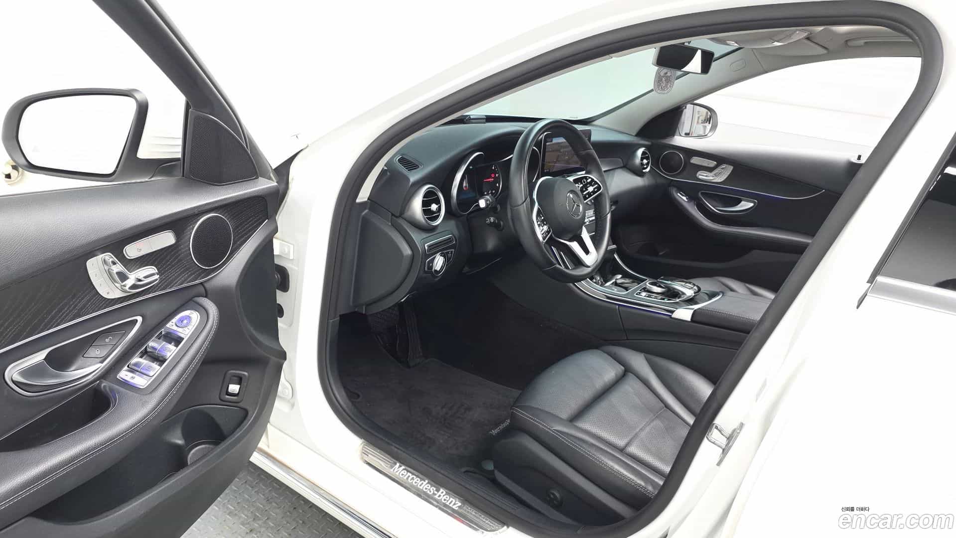 C-Class Mercedes-Benz 2019.1-INNER-010