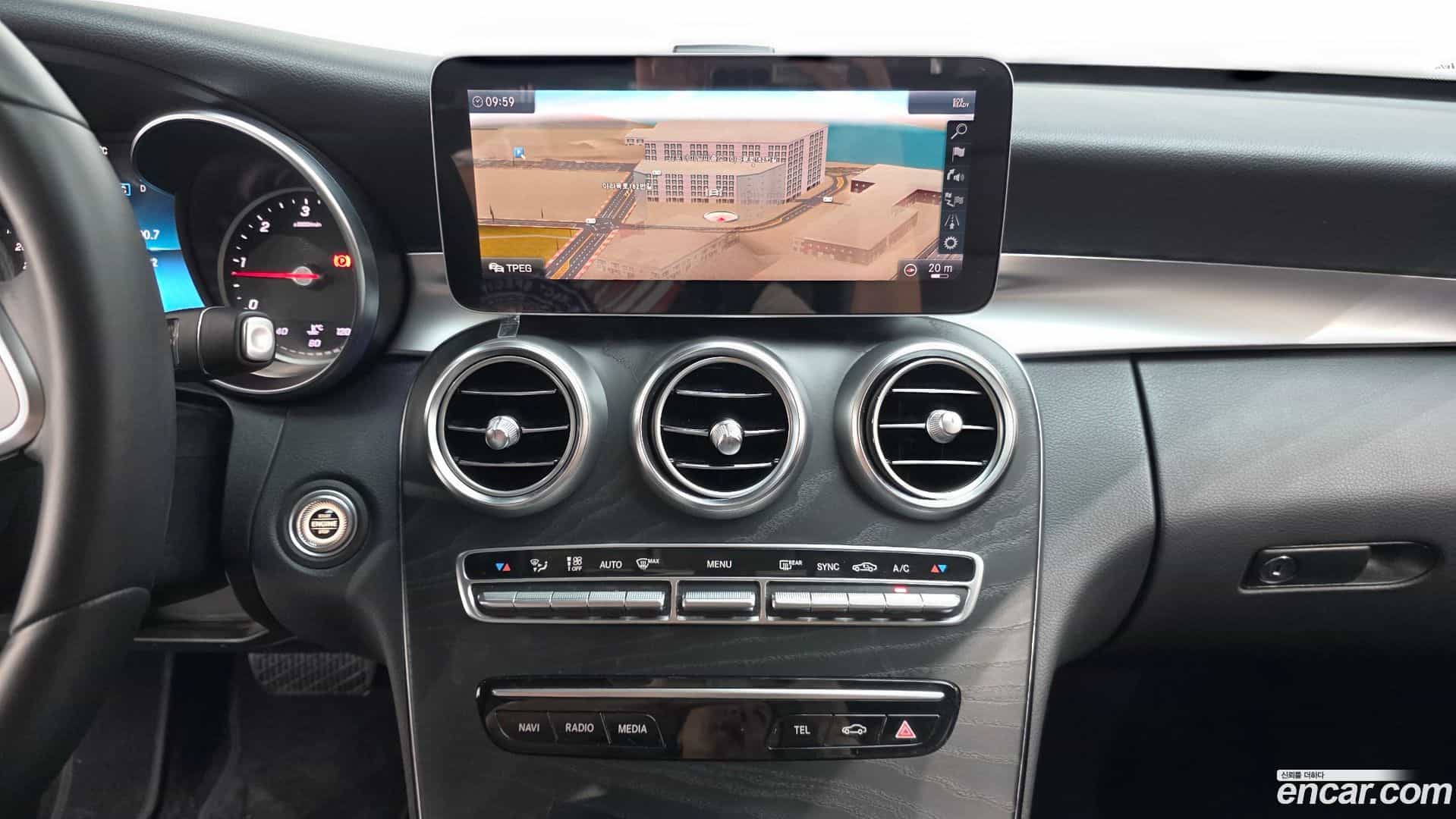 C-Class Mercedes-Benz 2019.1-OPTION-018