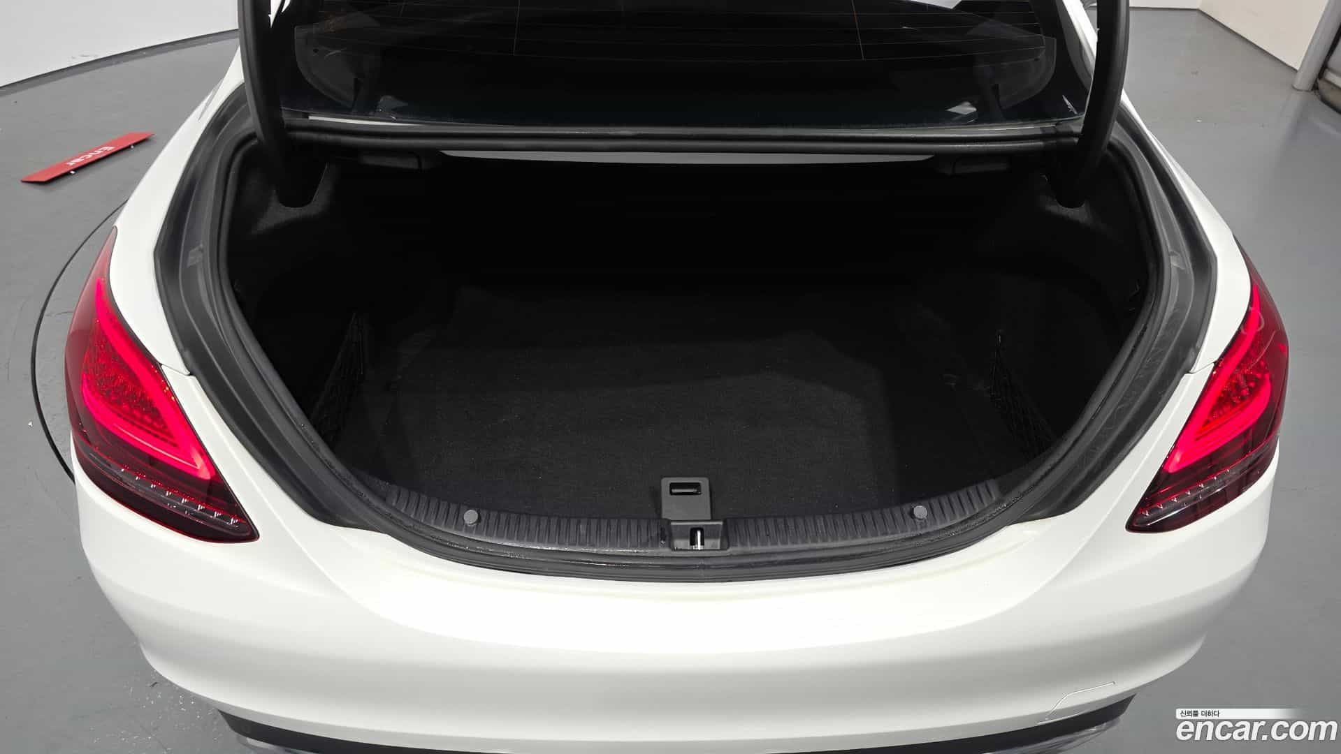 C-Class Mercedes-Benz 2019.1-OPTION-024